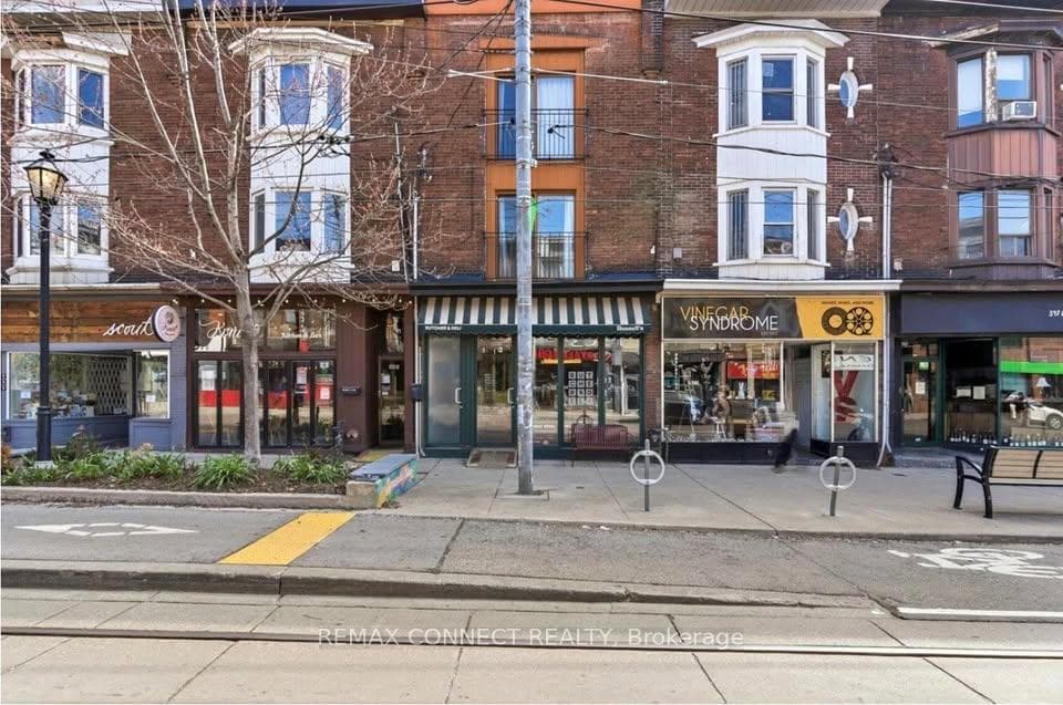 401 Roncesvalles Avenue Unit 2nd floor, High Park / Junction / Roncesvalles, ON M6R 2N1 - Photo 1
