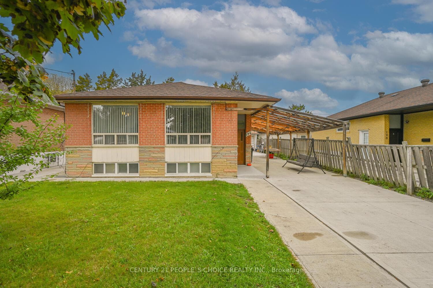 196 Taysham Crescent, Etobicoke (West Mall / Rexdale), ON M9V 1X7 - Photo 1