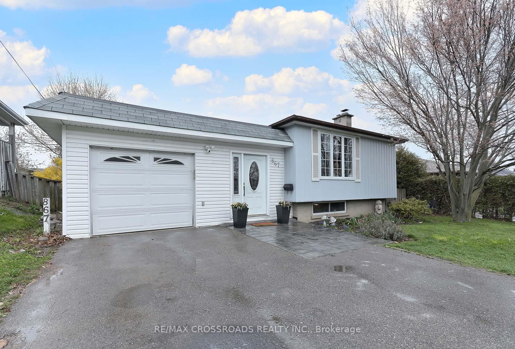 867 Zator Avenue, Pickering, ON L1W 1Y2 - Photo 1