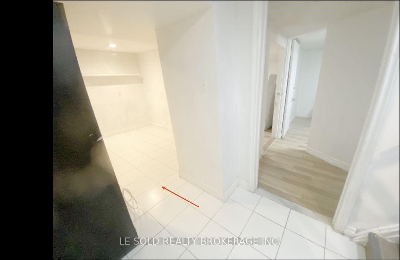 145 Leland Street Unit Den Bsmt, Hamilton