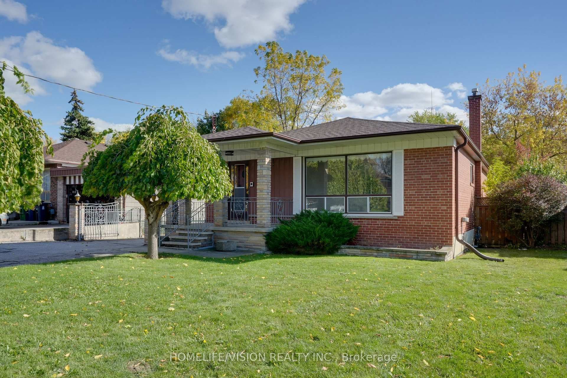 239 Epsom Downs Drive, Downsview / Black Creek, ON M3M 1T3 - Photo 1