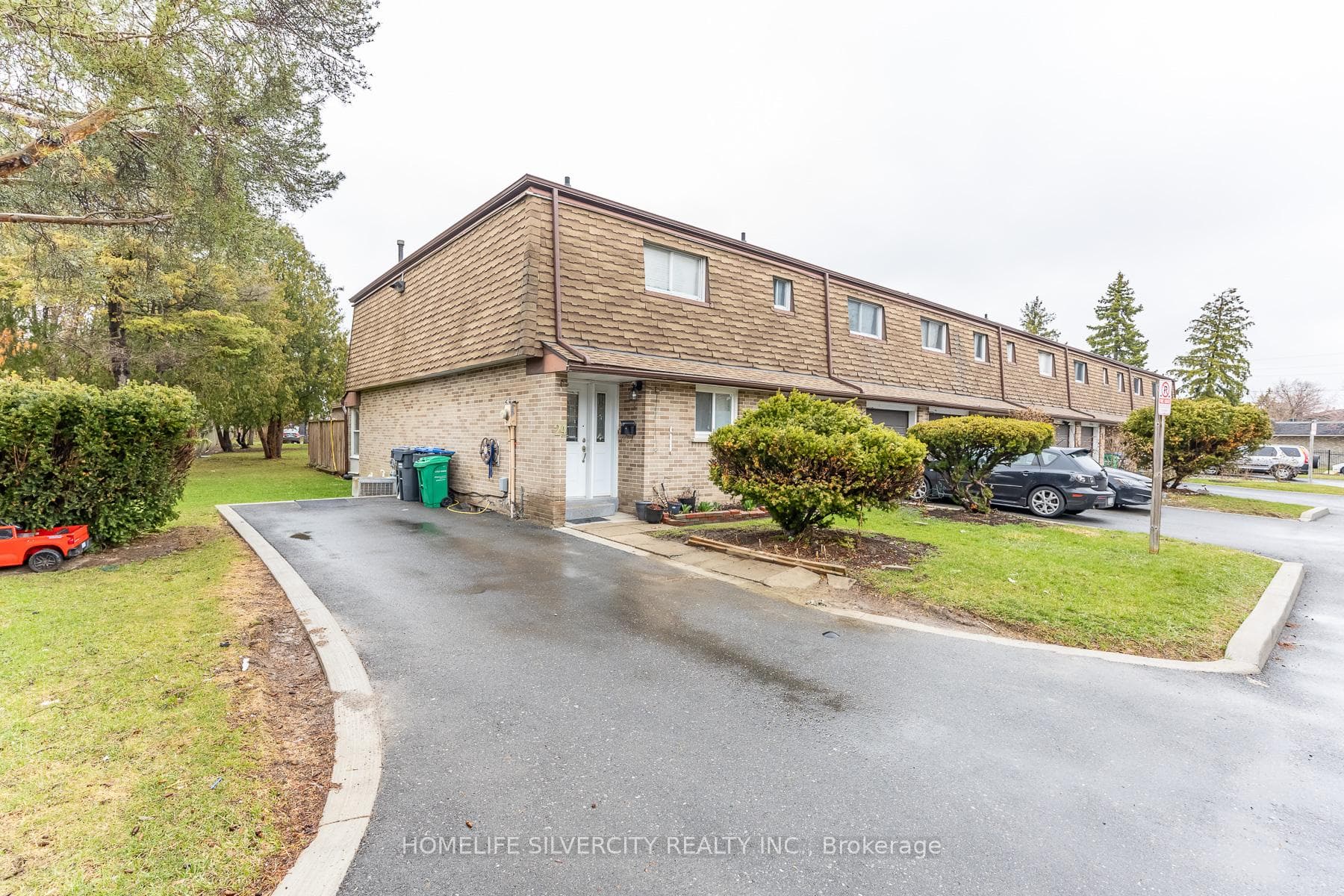 3860 Morning Star Drive Unit 24, Mississauga, ON L4T 1Y9 - Photo 1