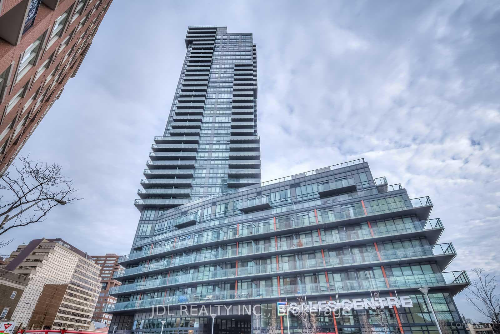 825 Church Street Unit 806, Rosedale / Moore Park, ON M4W 3Z4 - Photo 1