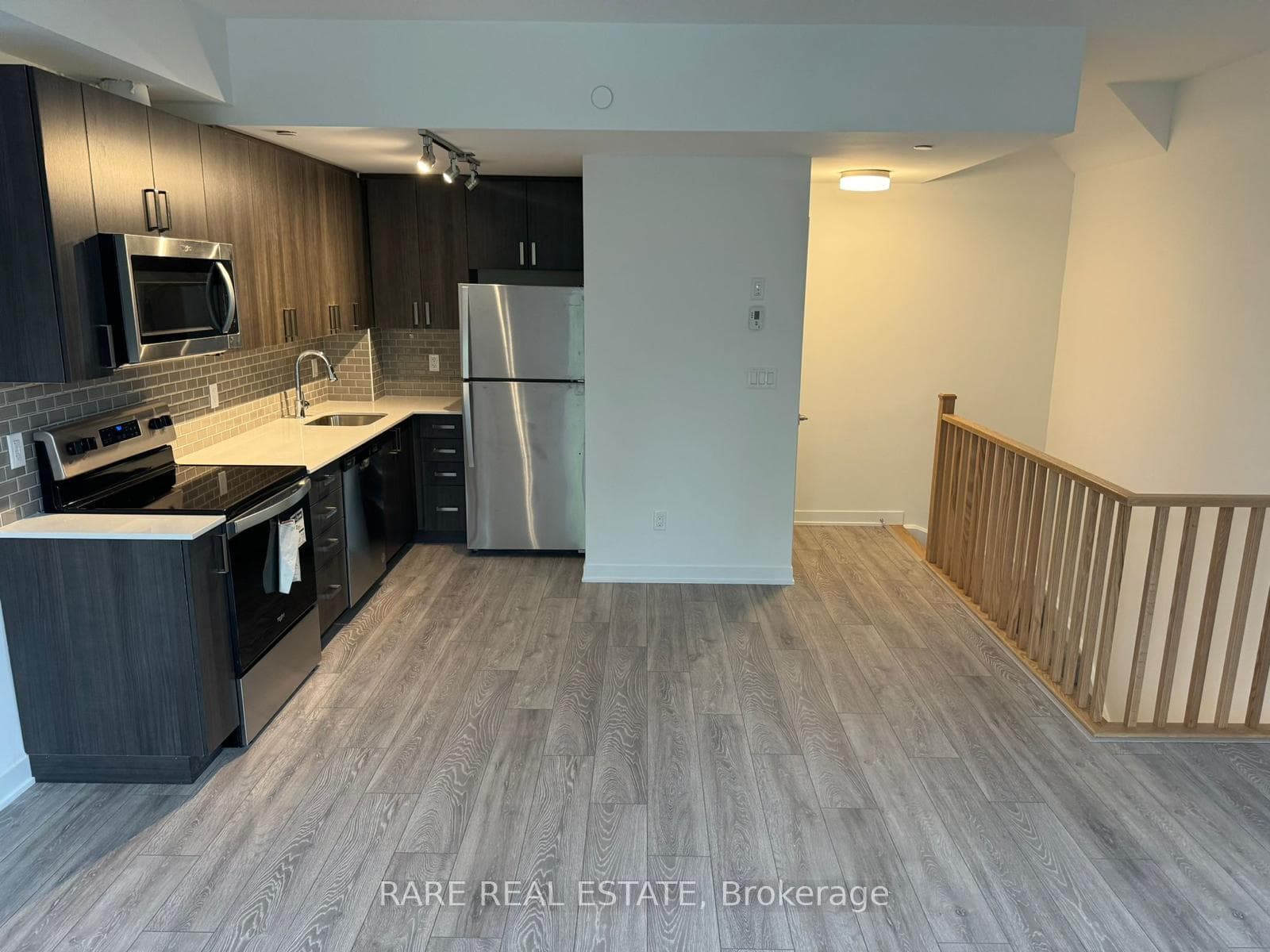 4045 Hickory Drive Unit 15, Mississauga, ON L4W 0G6 - Photo 1
