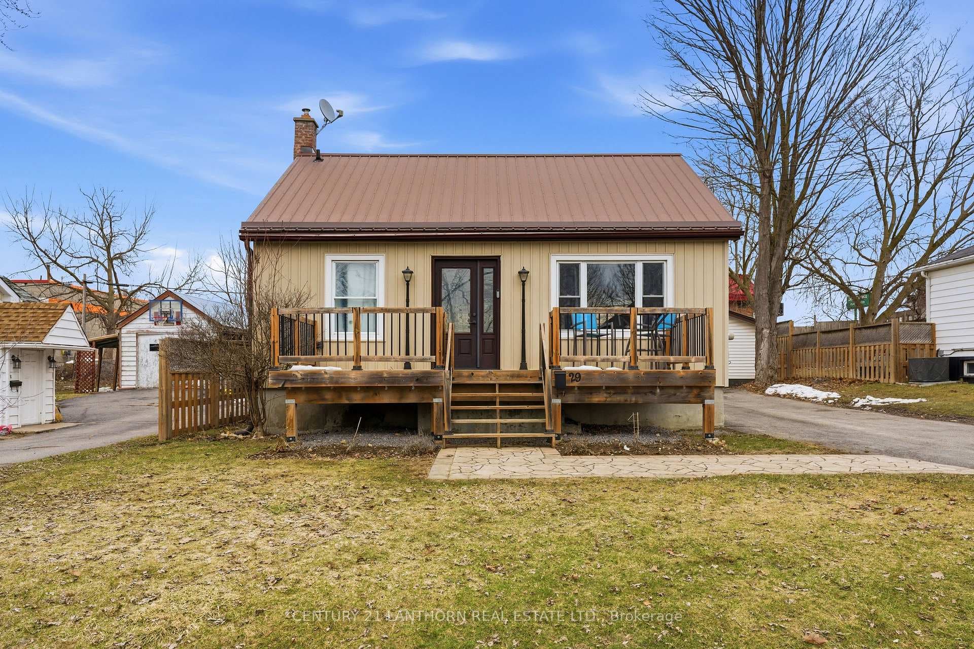 29 Valleyview Crescent, Belleville, ON K8P 3E9 - Photo 1