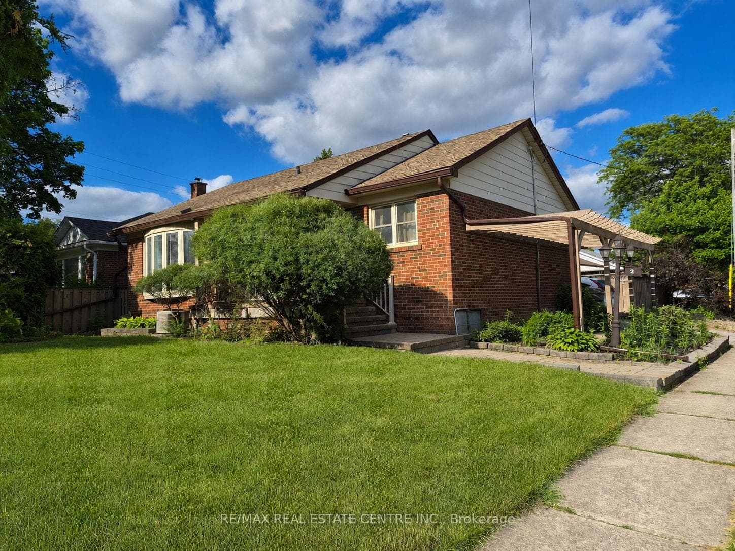 2 Bard Lane, Halton Hills, ON L7G 2M7 - Photo 1