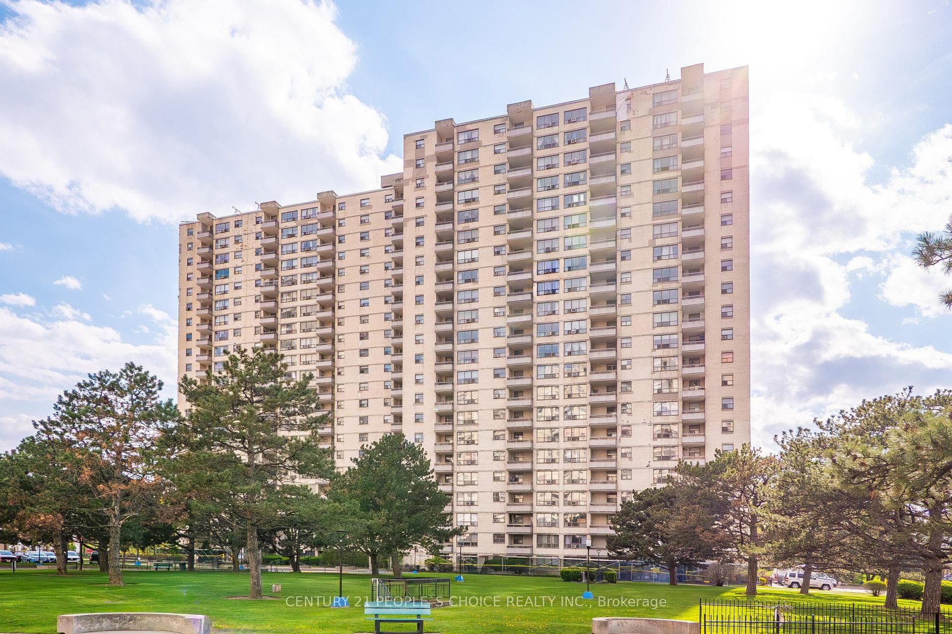 390 Dixon Road Unit 702, Etobicoke (Kingsview Village / Humber Heights), ON M9R 1T4 - Photo 1