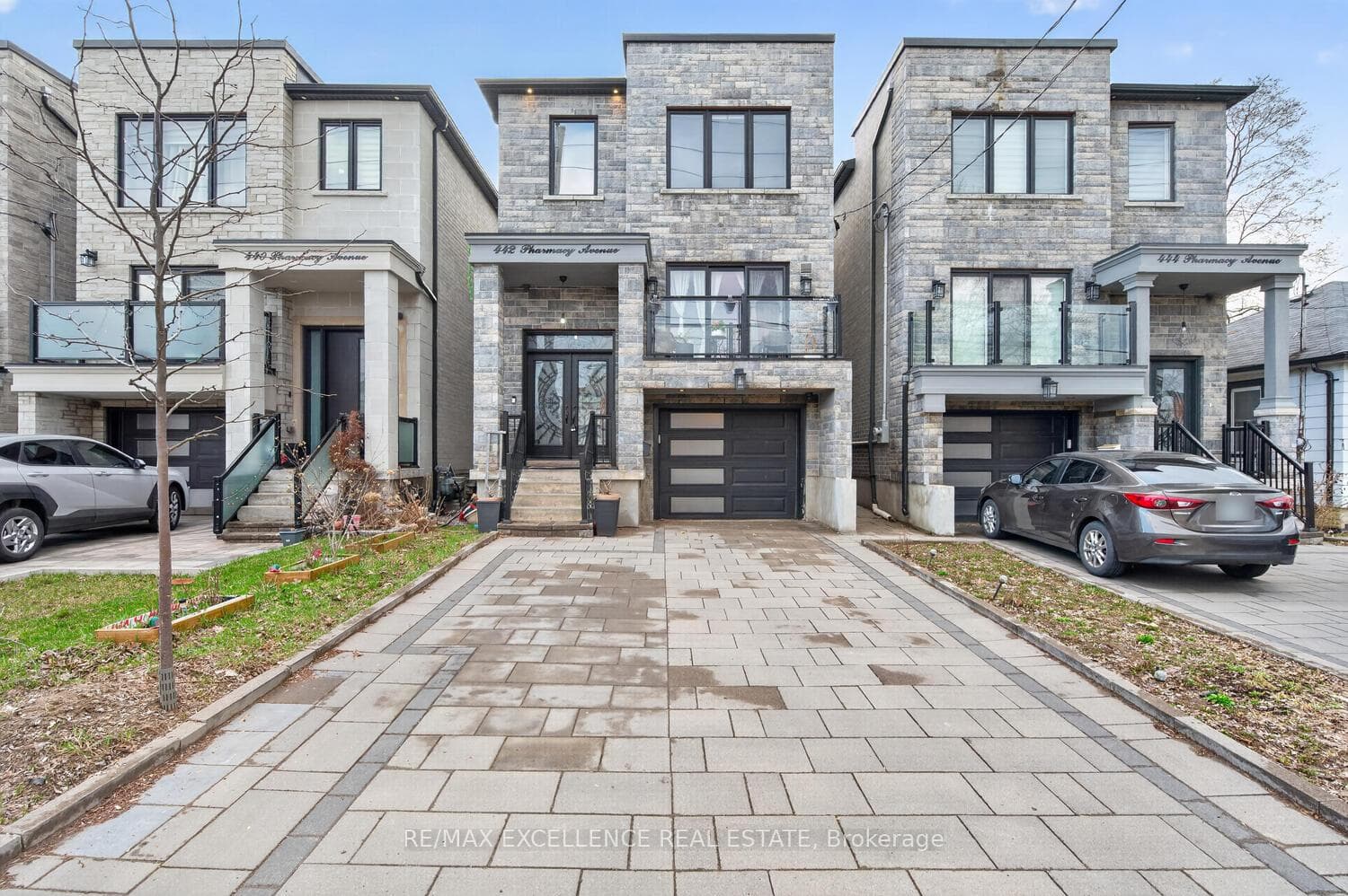 Front w/ 3 Car Parking Driveway
