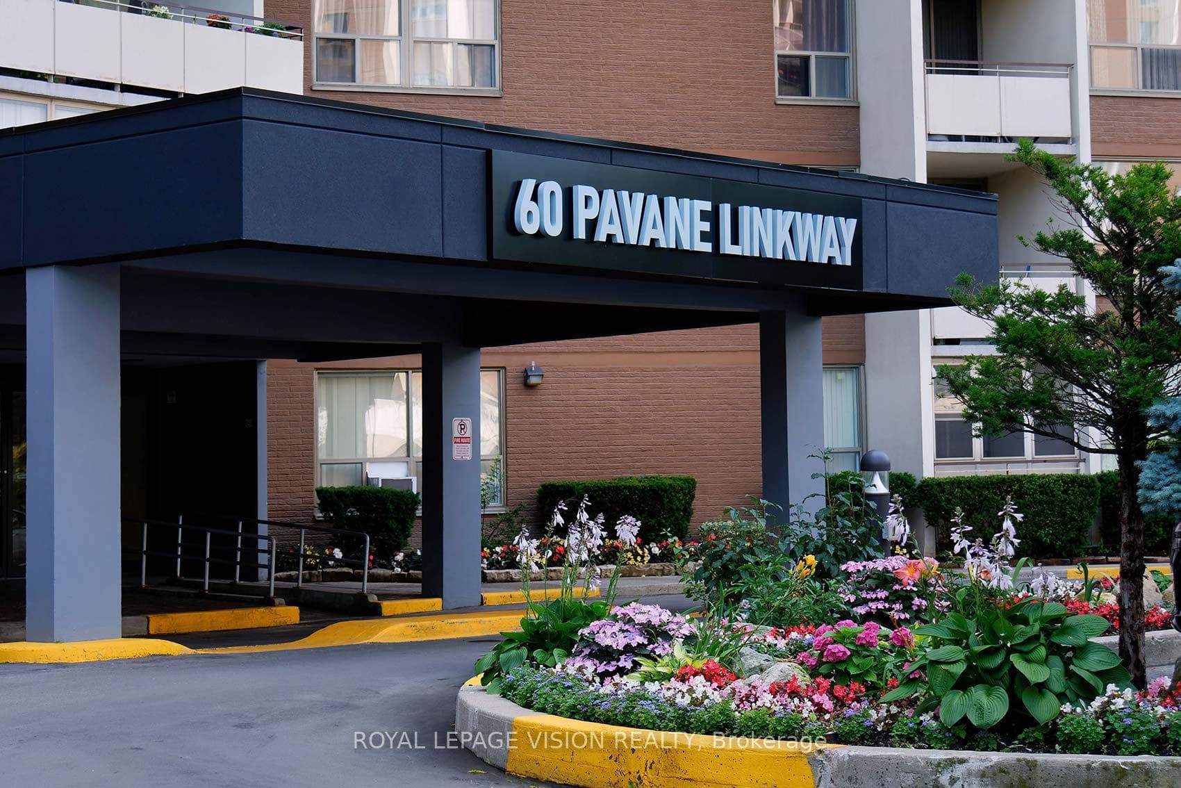 60 Pavane Linkway N/A Unit 907, Flemingdon Park / Don Mills, ON M3C 1A1 - Photo 1
