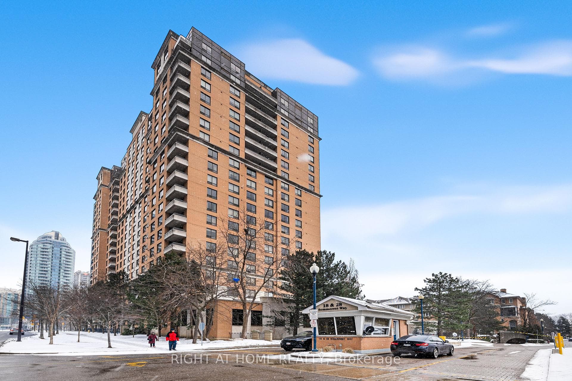 18 Sommerset Way Unit 1707, Willowdale / Newtonbrook, ON M2N 6X5 - Photo 1