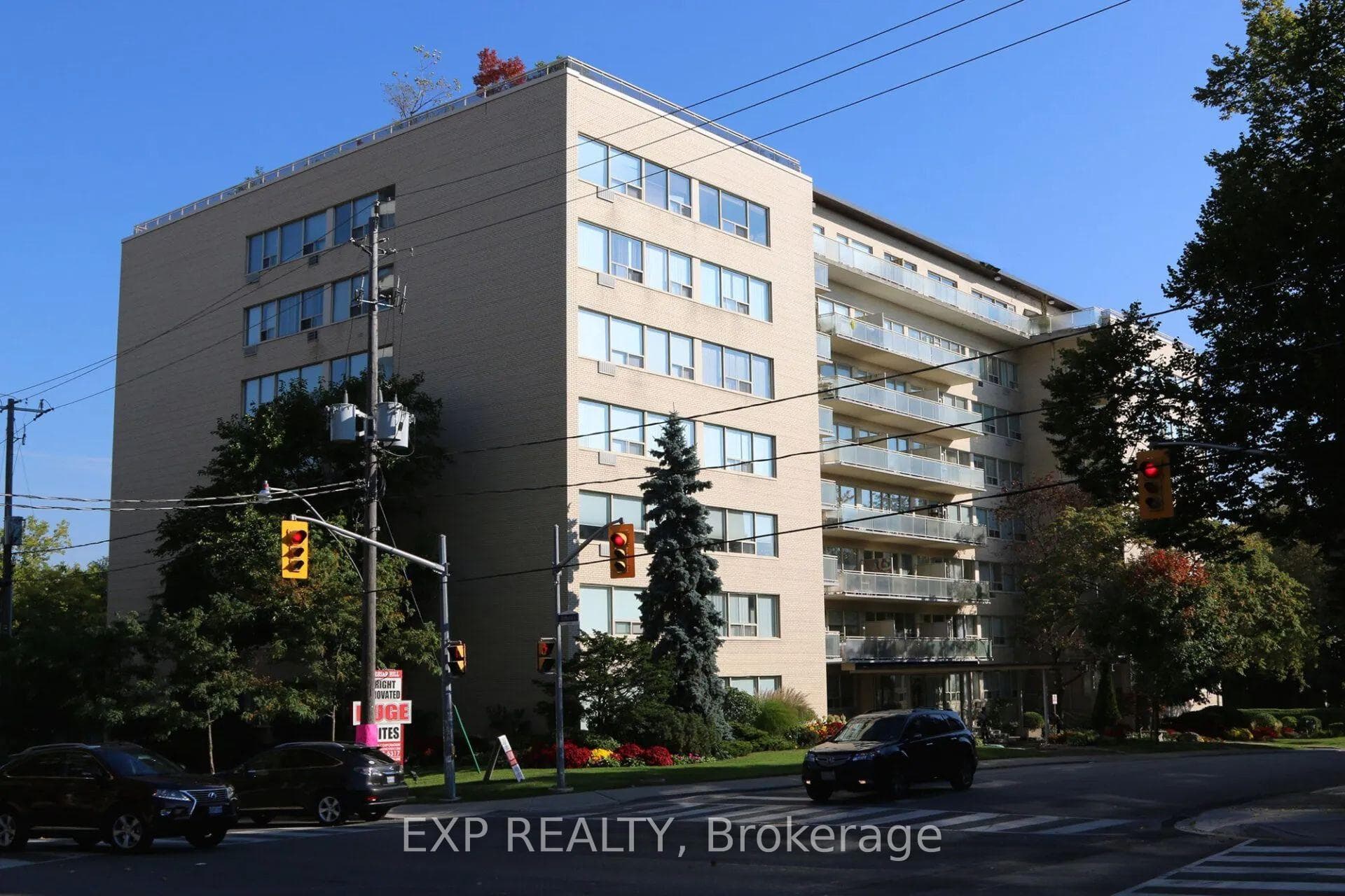 650 Briar Hill Avenue Unit 711, Lawrence Park / Bedford Park, ON M5N 1N3 - Photo 1