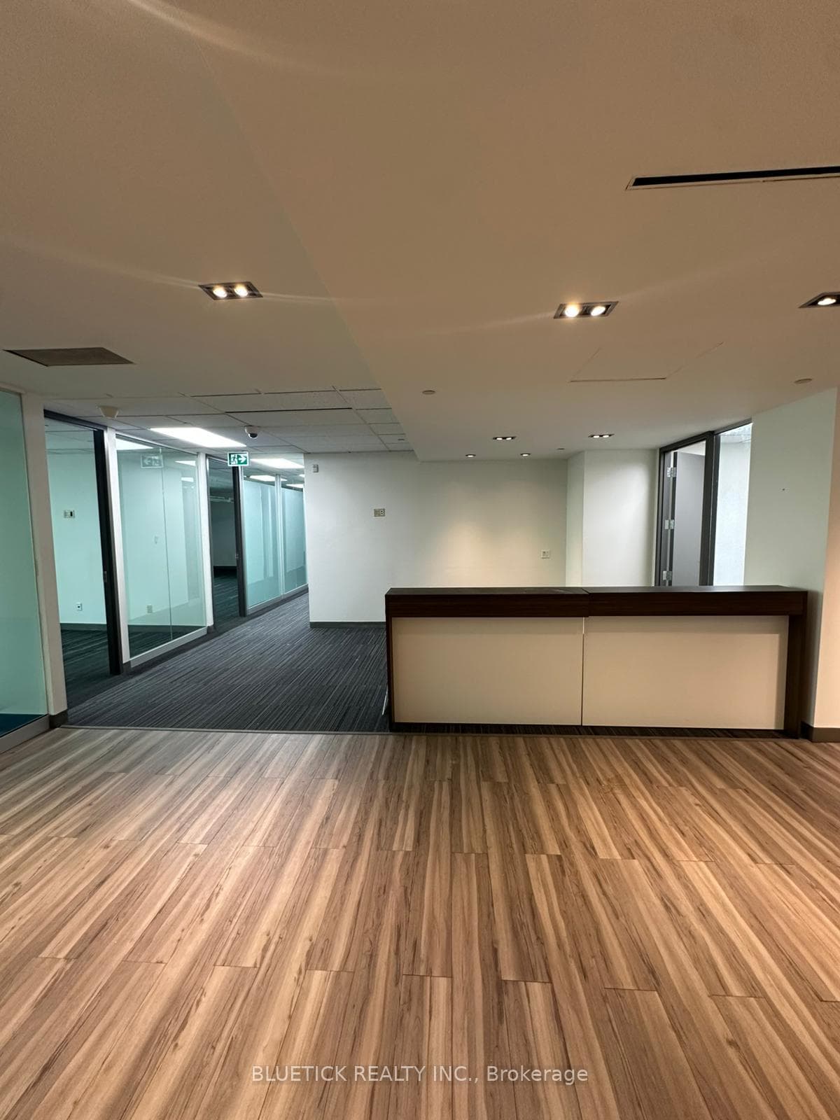 5500 North Service Road Unit 801, Burlington, ON L7L 6W6 - Photo 1