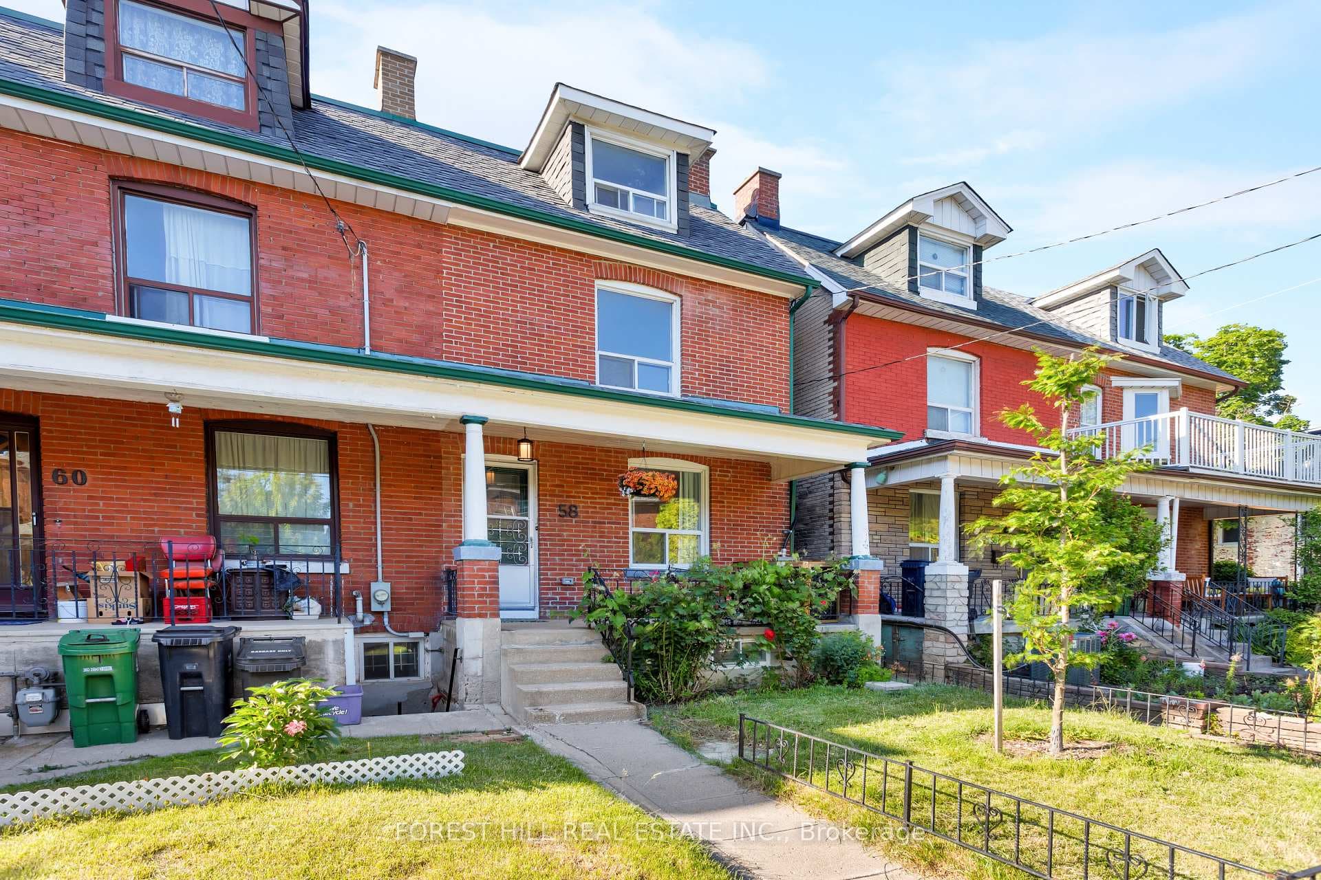 58 Ulster Street Unit #Main, Toronto C01
