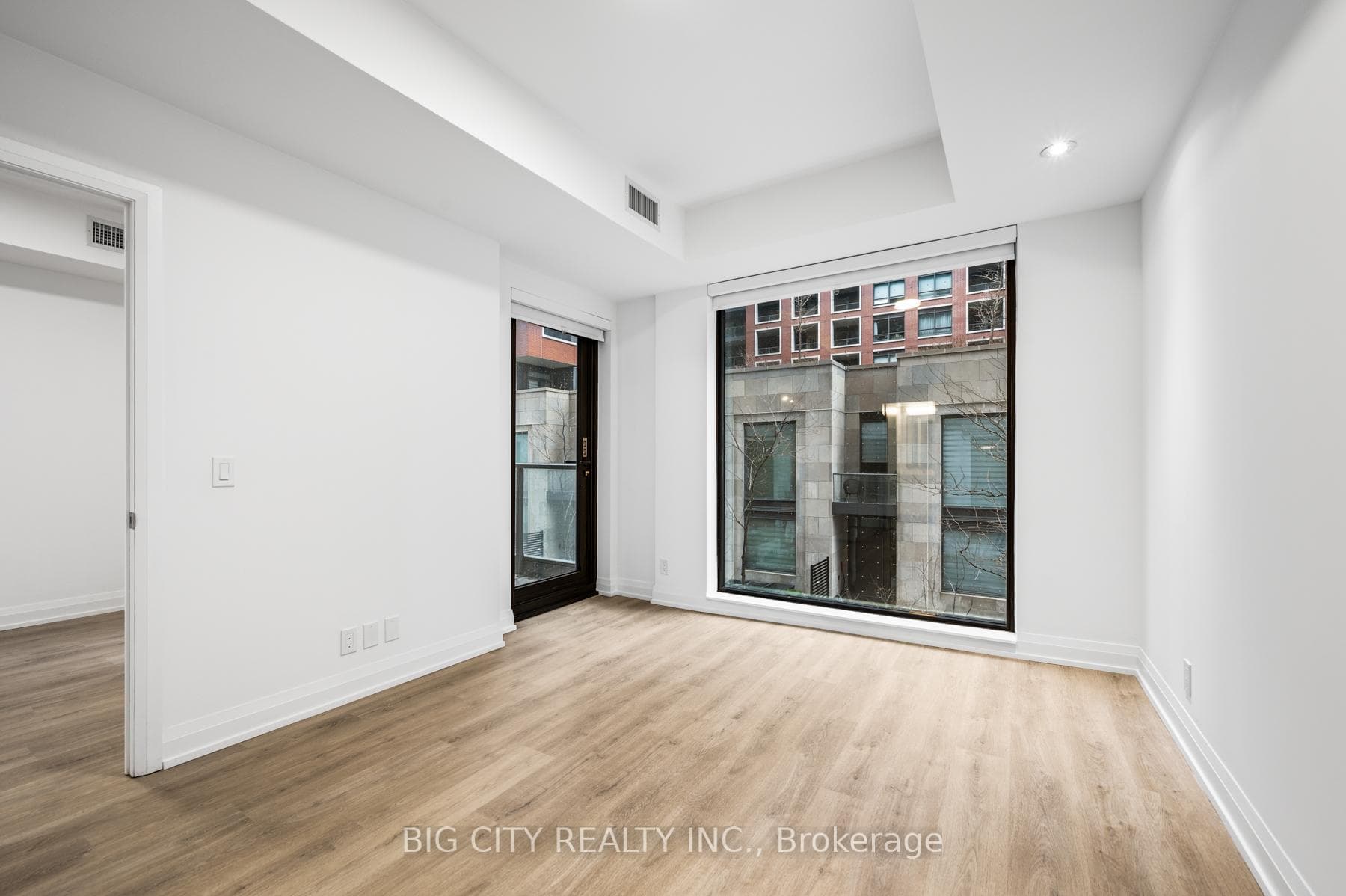 36 Brentcliffe Road Unit M06, Flemingdon Park / Don Mills, ON M4G 0E1 - Photo 1