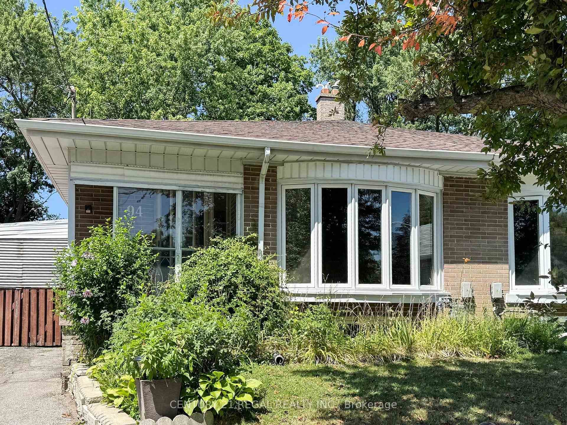 94 Billington Crescent, Don Mills / Parkwoods / Victoria Village, ON M3A 2G6 - Photo 1