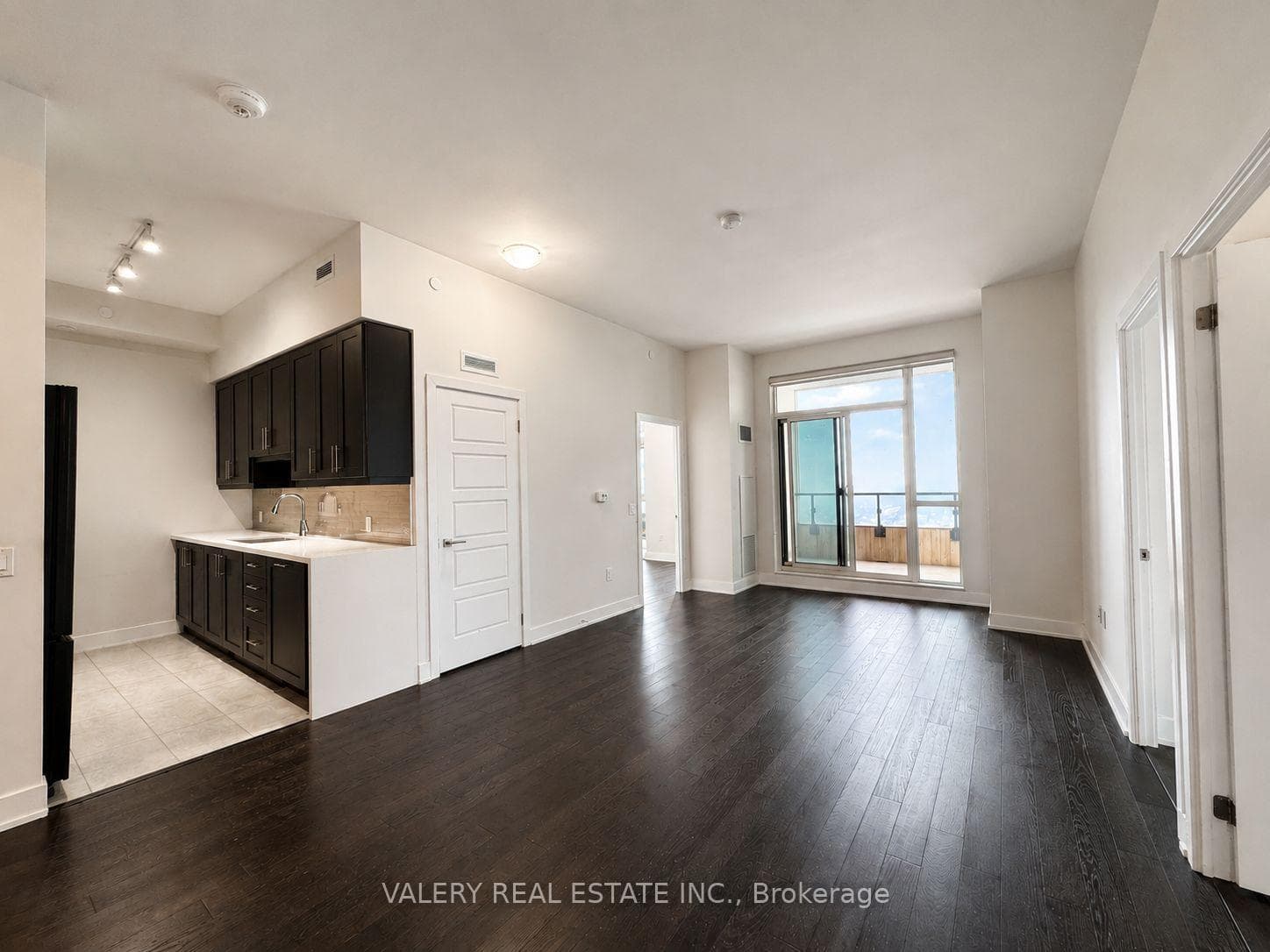 4085 Parkside Village Drive Unit NLPH1, Mississauga, ON L5B 0K9 - Photo 1