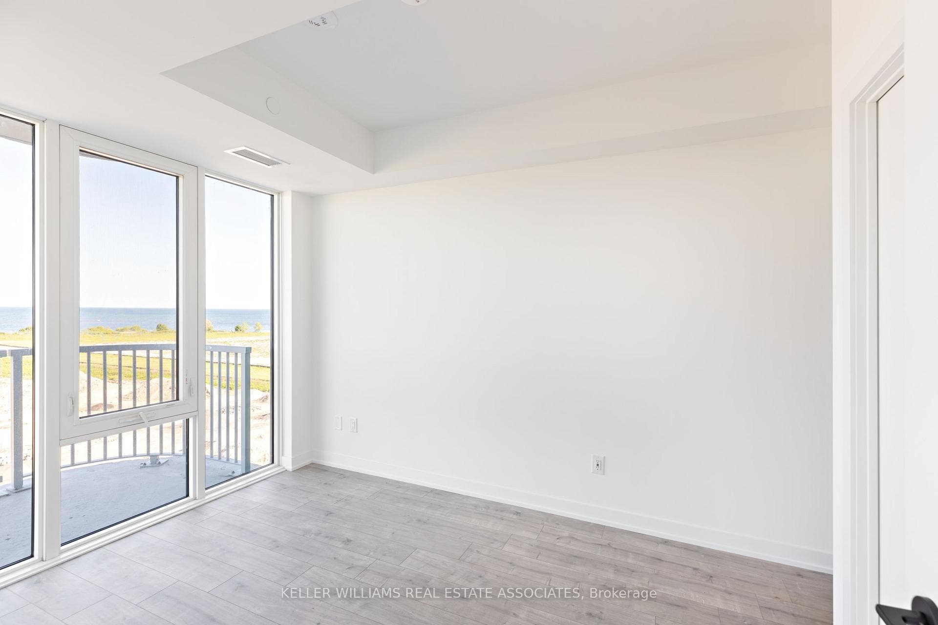 220 Missinnihe Way Unit 705, Mississauga