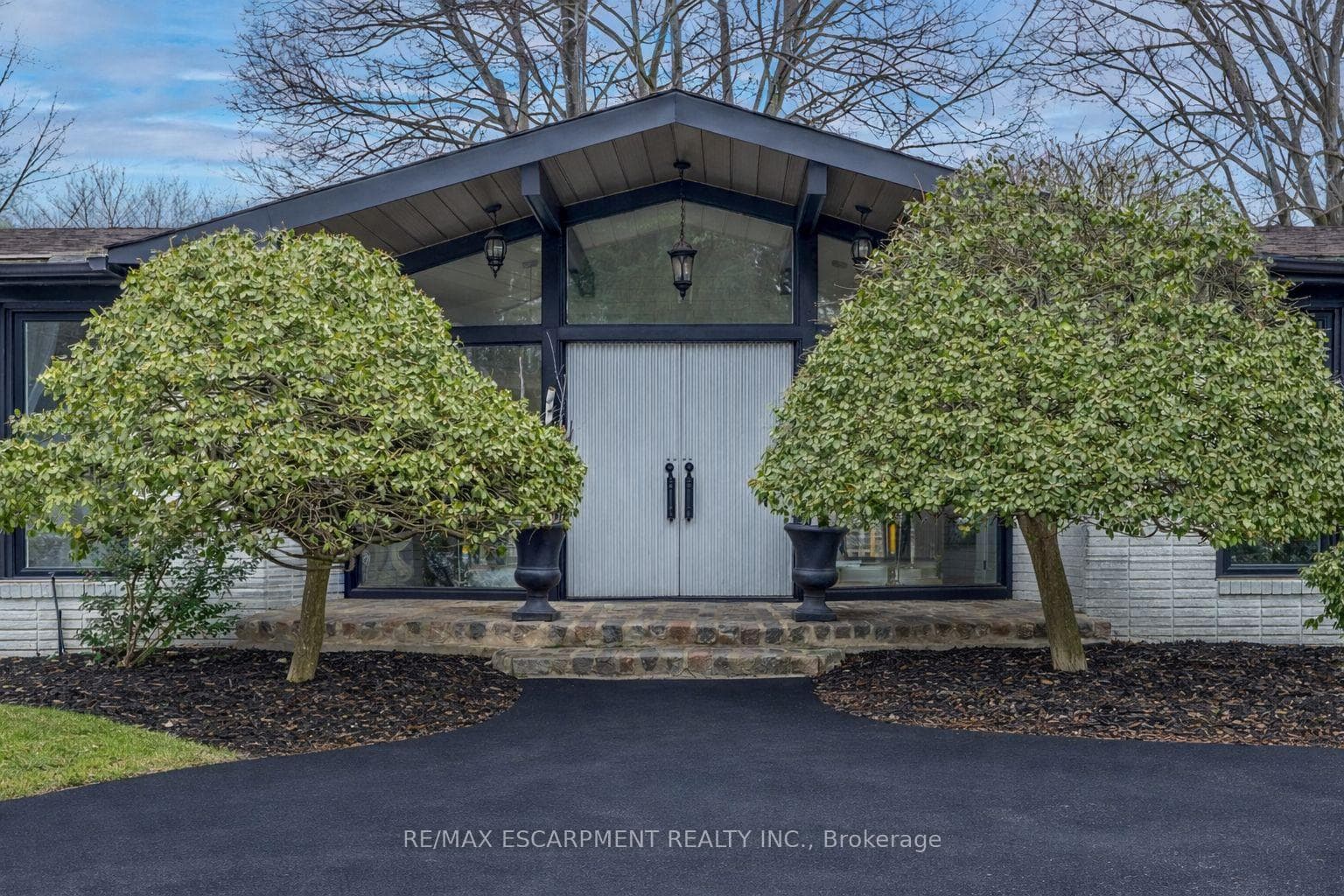 625 Sir Richard's Road, Mississauga, ON L5C 1A3 - Photo 1