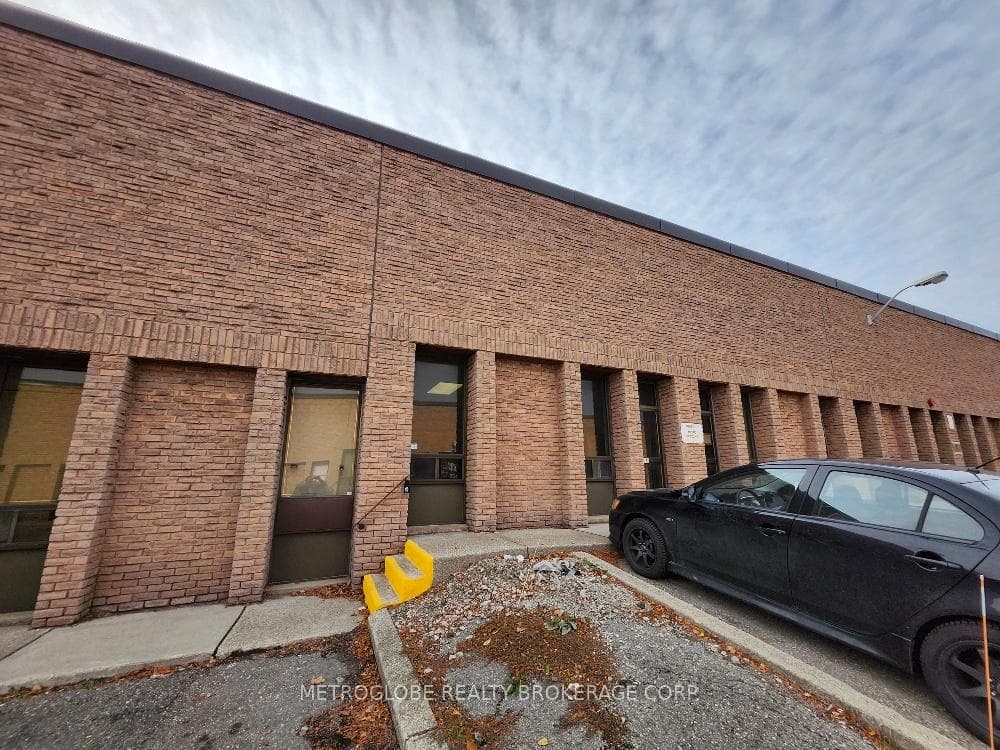 1050 Kamato Road Unit 7, Mississauga, ON L4W 2P3 - Photo 1