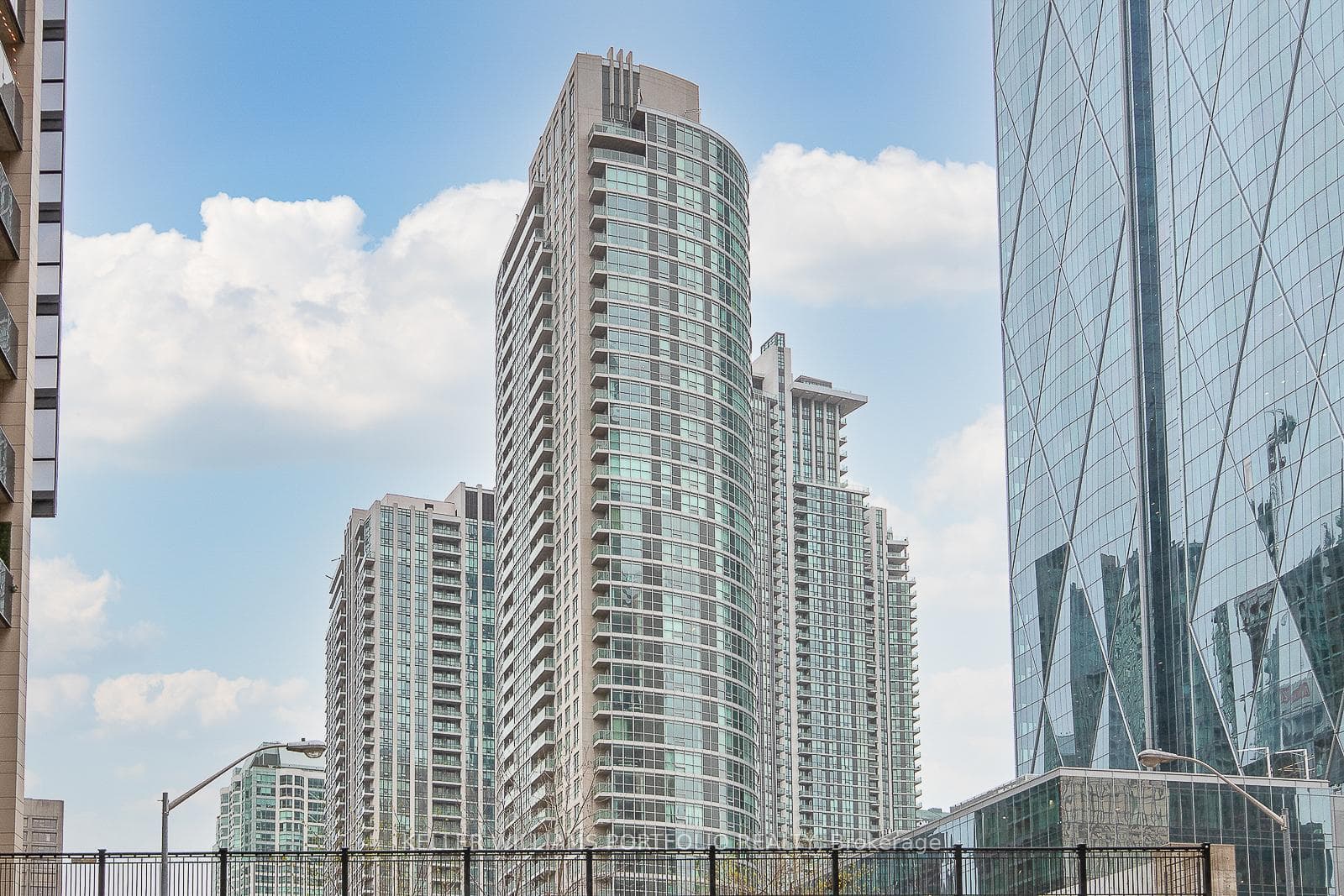 18 Yonge Street Unit 1104, Downtown Toronto / Waterfront, ON M5E 1Z8 - Photo 1