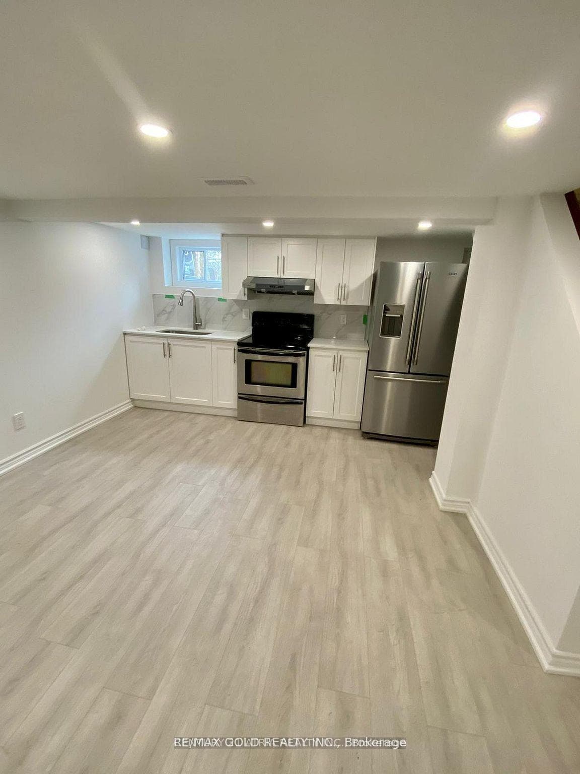 1070 Fergus Avenue Unit Lower, Mississauga, ON L5E 2P1 - Photo 1