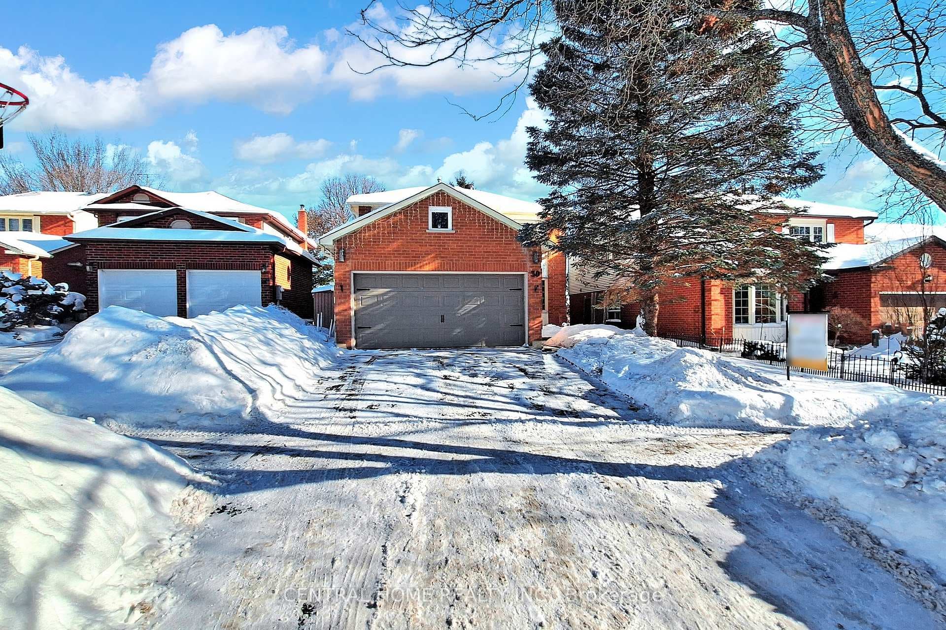 30 Moffat Crescent, Aurora, ON L4G 4Z8 - Photo 1