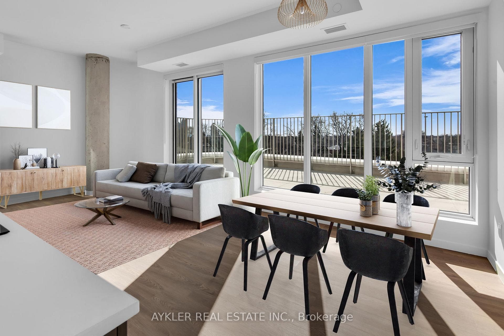 689 The Queensway N/A Unit 407, Corso Italia / Dufferin Grove, ON M8Y 1L1 - Photo 1