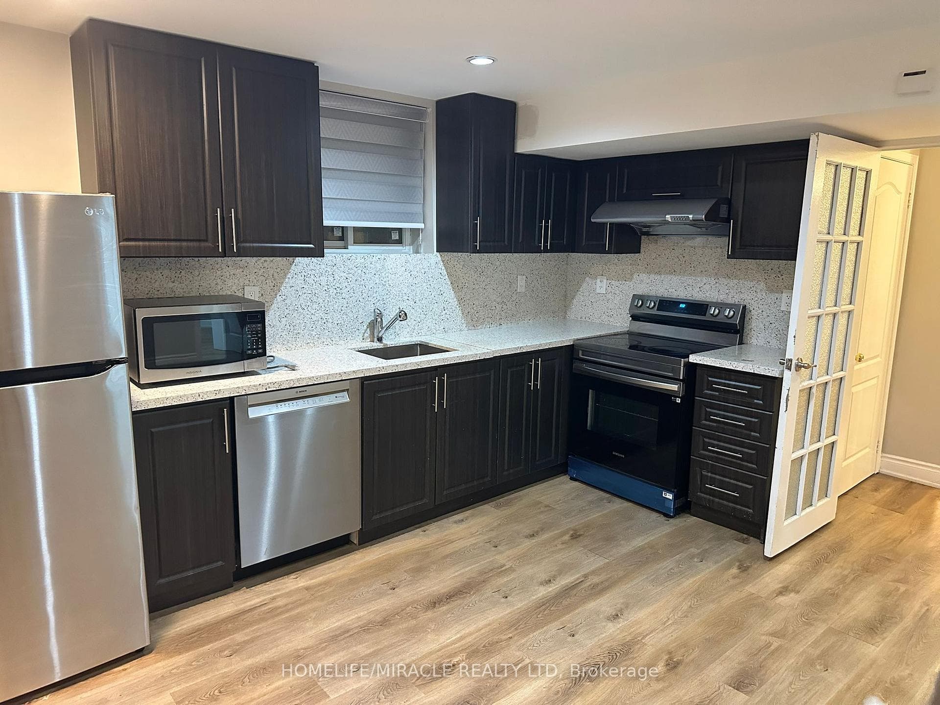7100 Walworth Court, Mississauga, ON L5N 7L4 - Photo 1