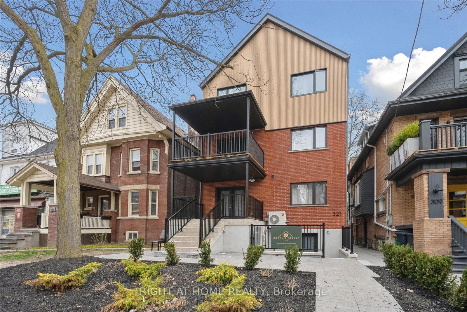 321 St George Street Unit 2, Annex / Yorkville / Summerhill, ON M5R 2R2 - Photo 1