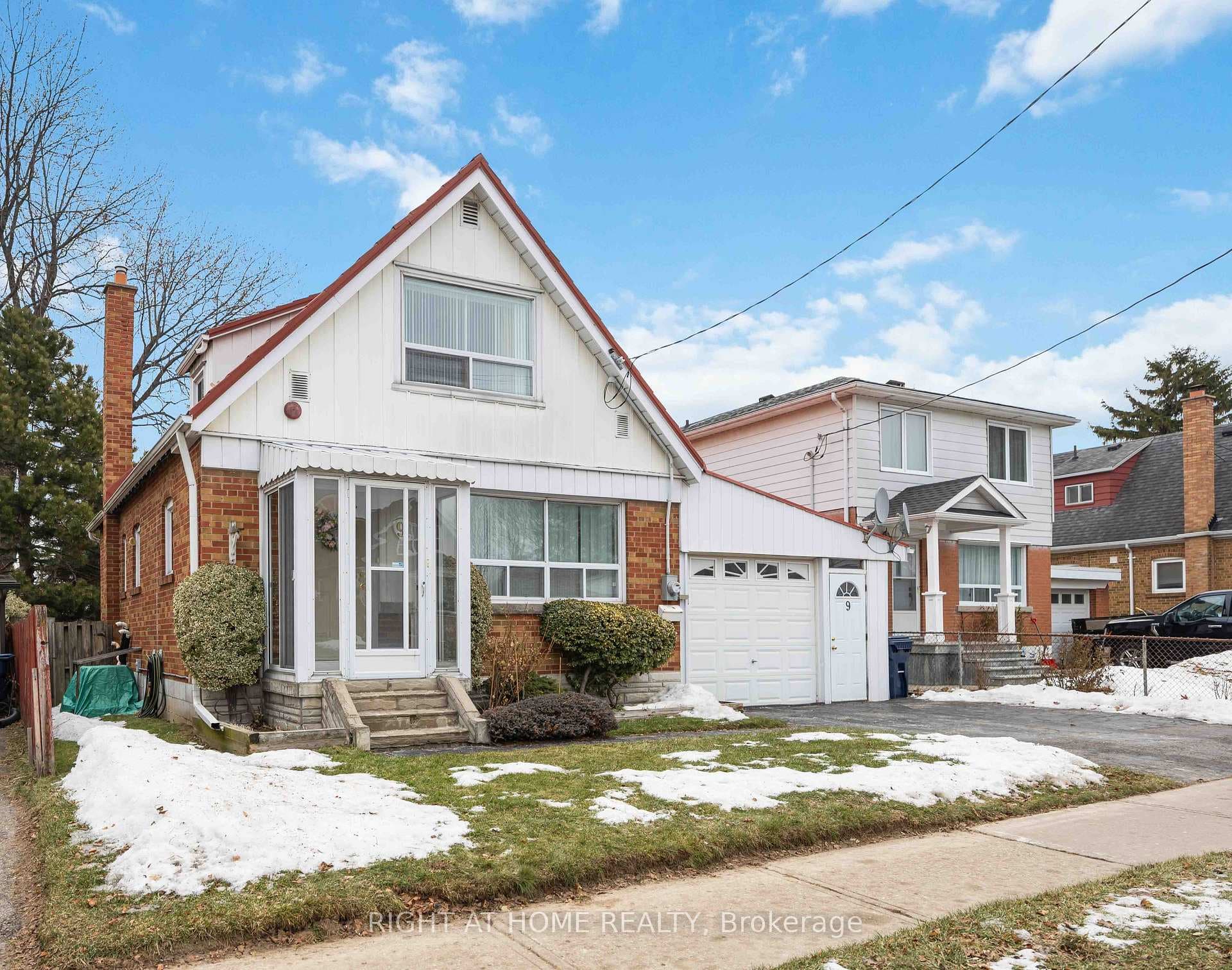 9 Bergen Road, Dorset Park / Kennedy Park, ON M1P 1R8 - Photo 1