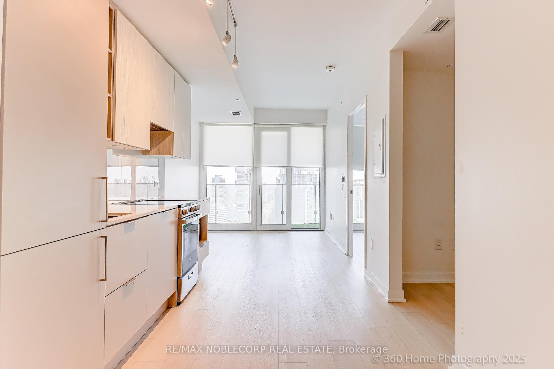 3900 Confederation Parkway Unit 2912, Mississauga, ON L5B 0M3 - Photo 1