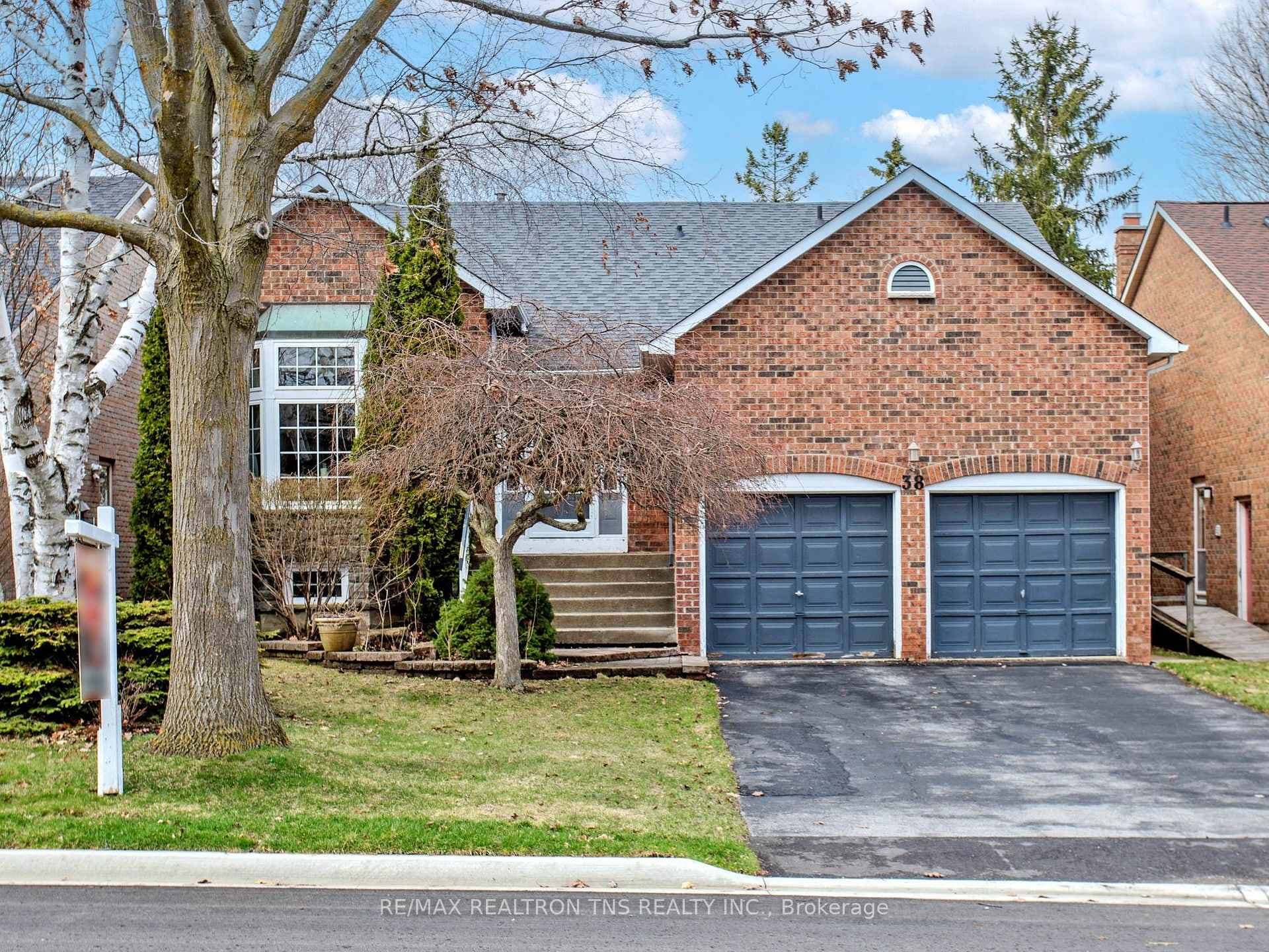 38 Gilbank Drive, Aurora