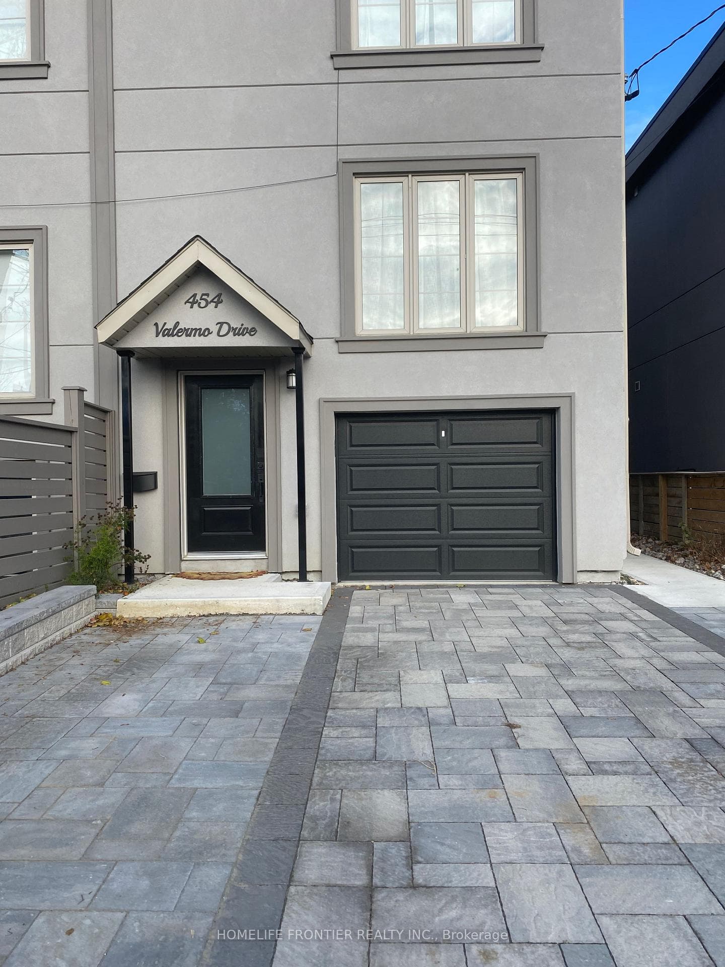 454 Valermo Drive, Liberty Village / Parkdale / South Parkdale, ON M8W 2M4 - Photo 1