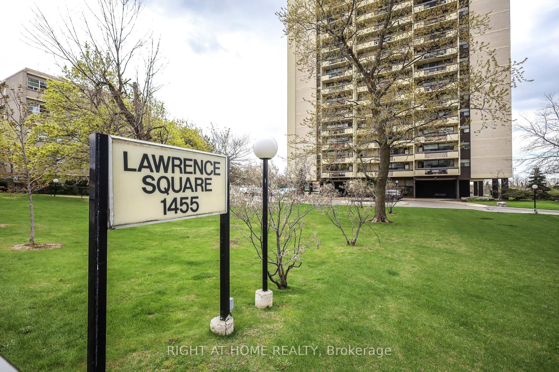 1455 Lawrence Avenue Unit 207, York / Weston, ON M6L 1B1 - Photo 1