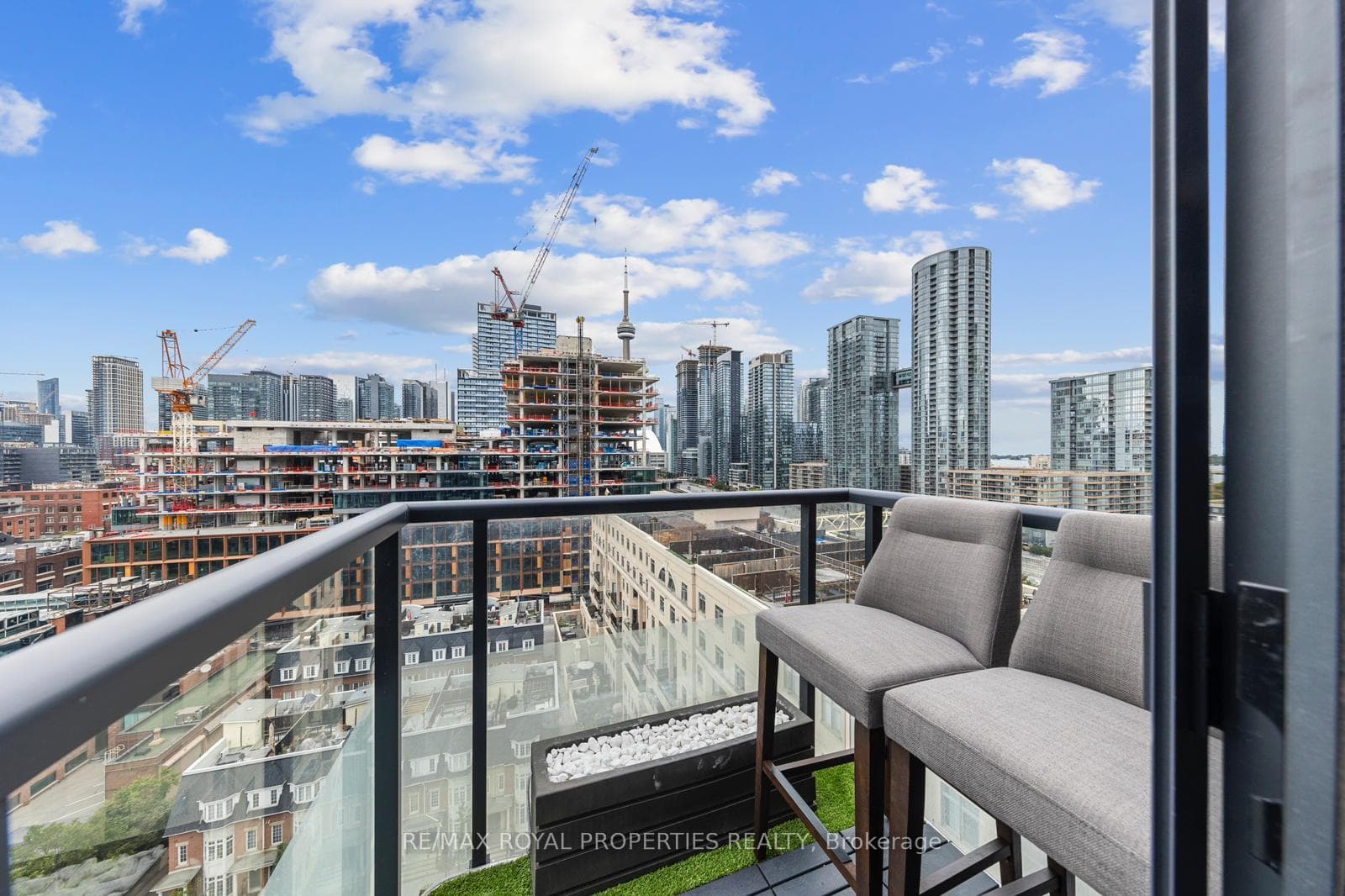560 Front Street Unit PH24, Toronto C01