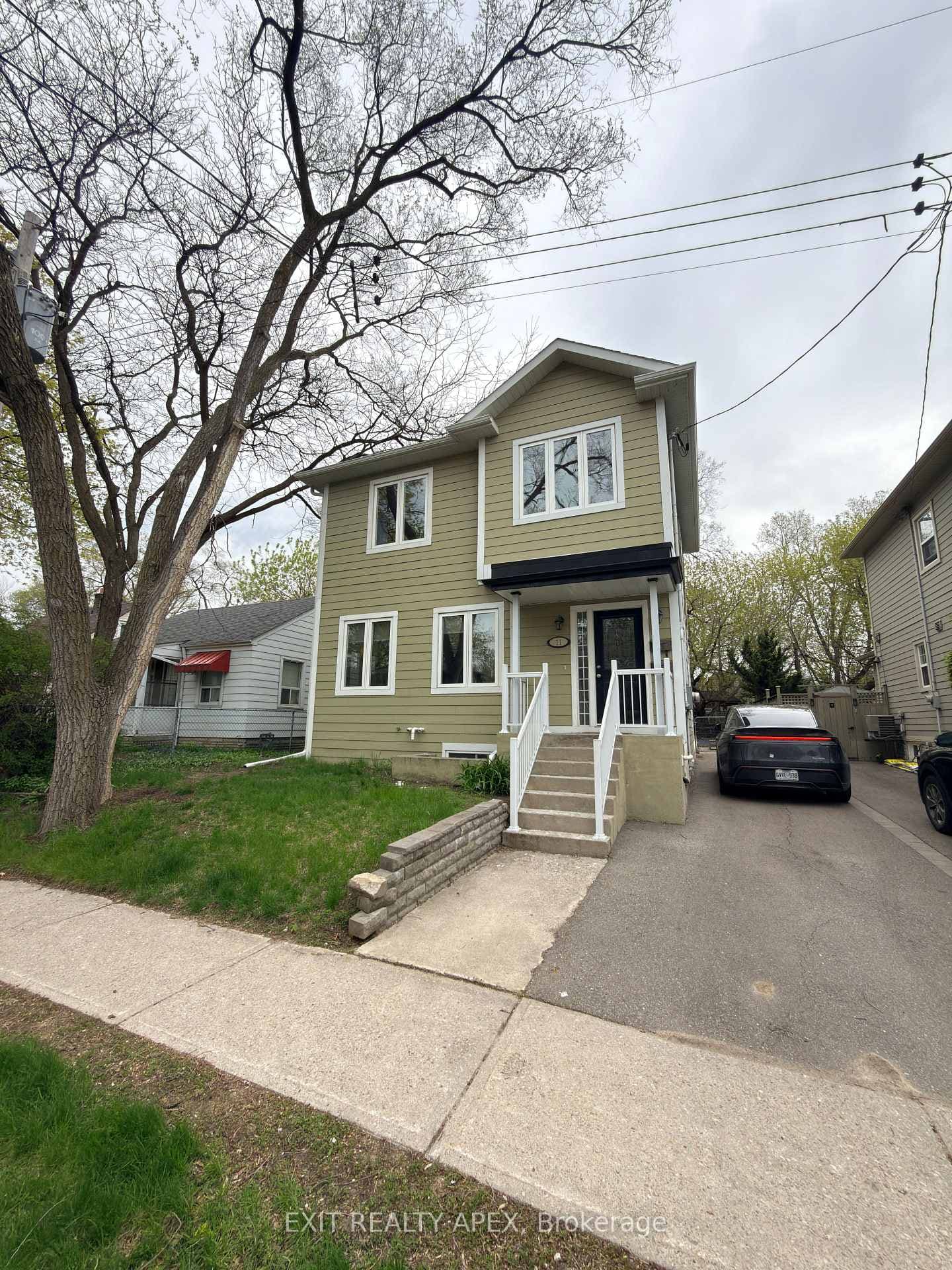 11 Uno Drive, Toronto W07