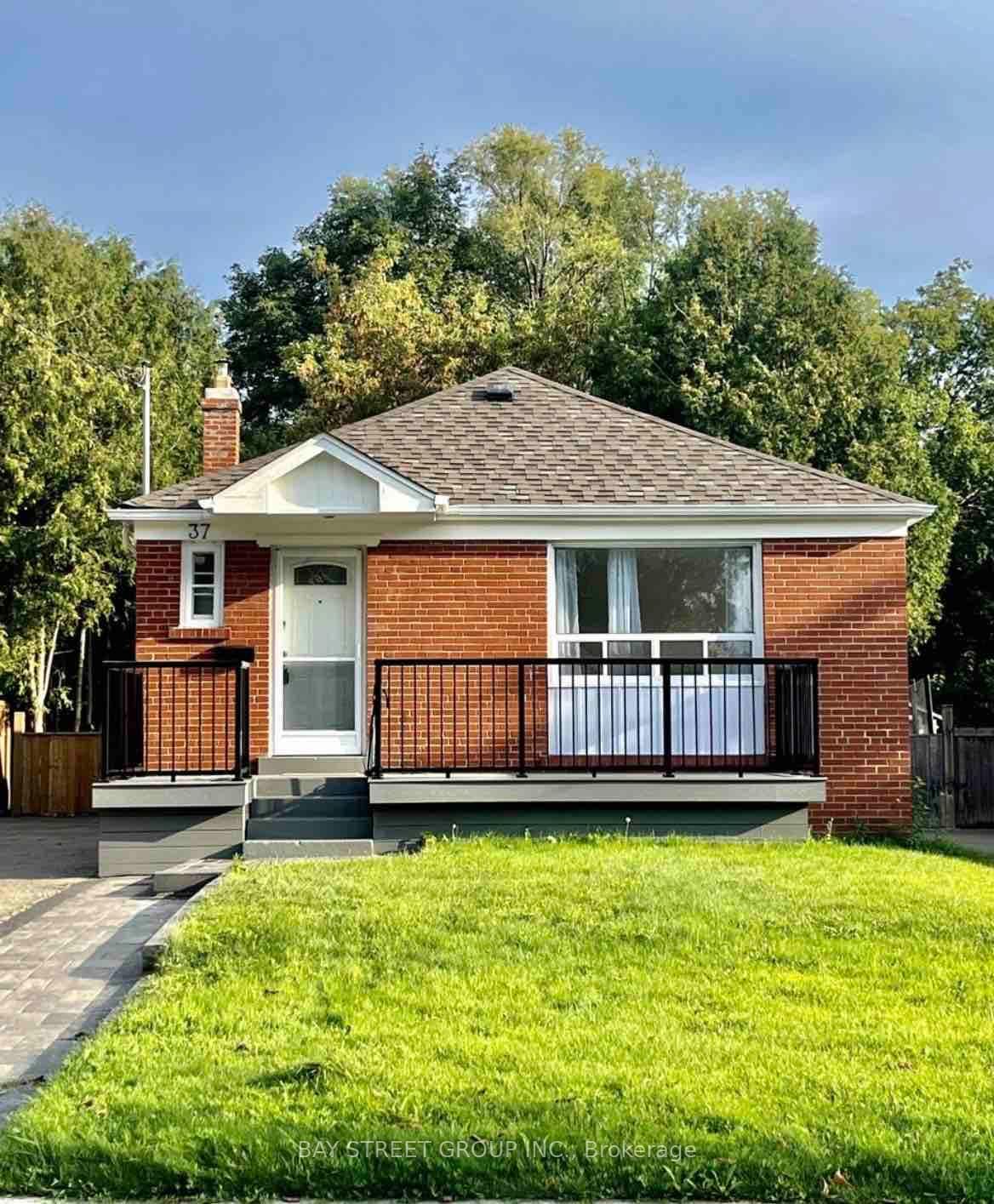 37 Bayard Avenue Unit Main Floor, Dorset Park / Kennedy Park, ON M1R 4A4 - Photo 1