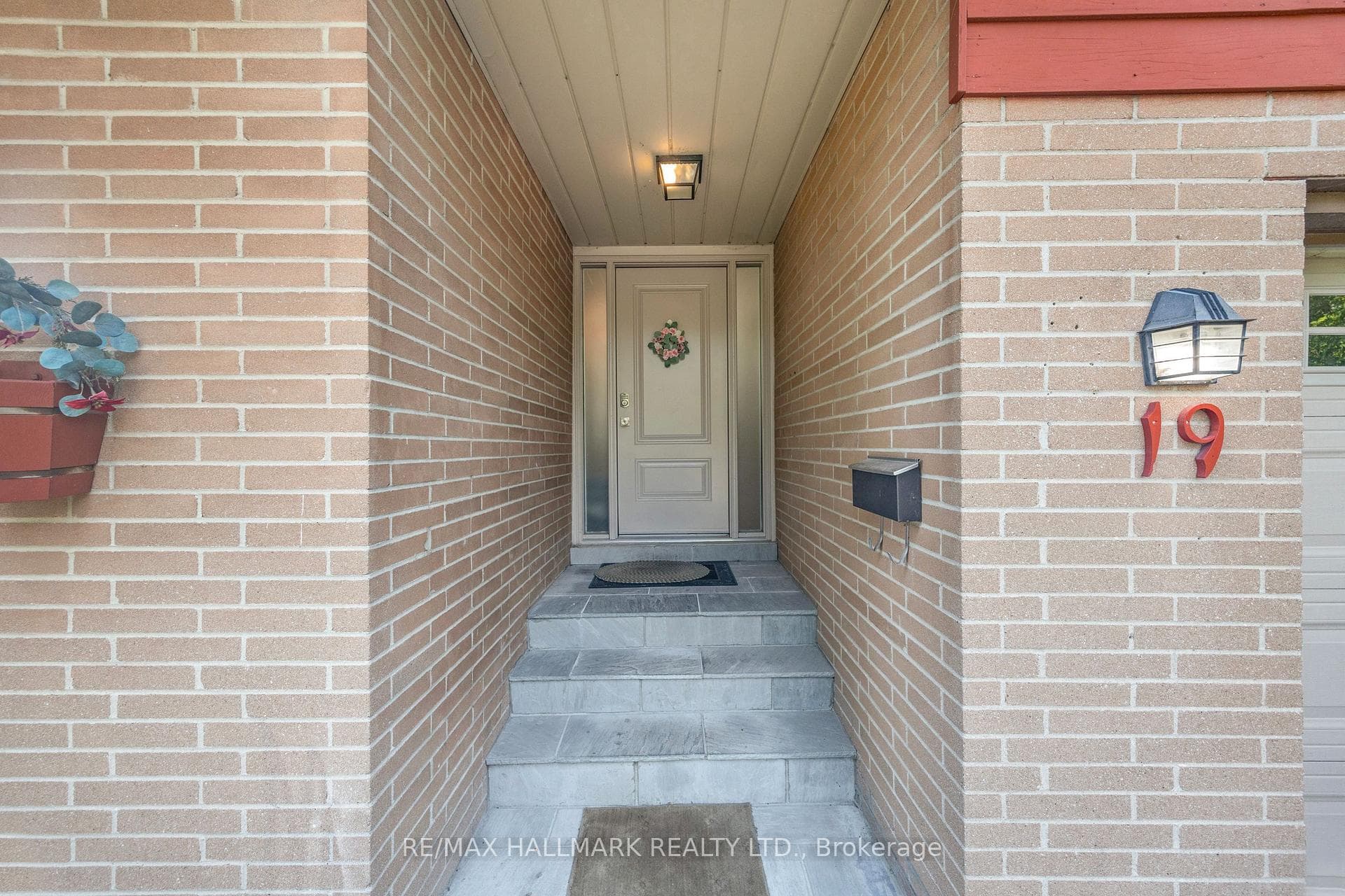 19 Talwood Drive, Don Mills / Parkwoods / Victoria Village, ON M3B 2P4 - Photo 1