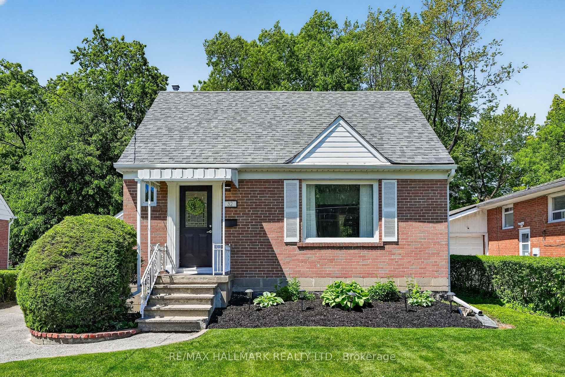 32 Rockwood Drive, Scarborough Town Centre, ON M1M 3N1 - Photo 1