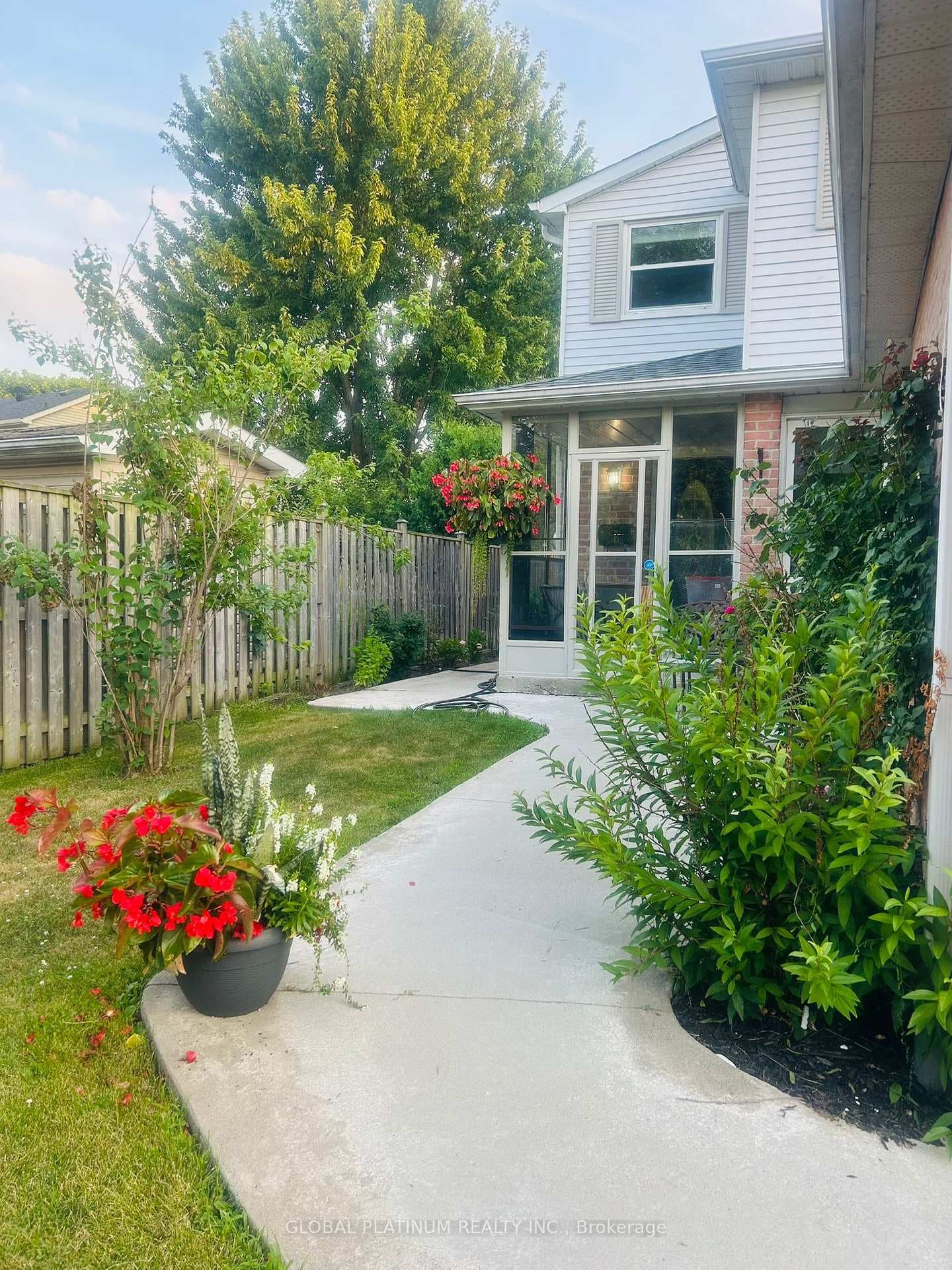 6592 Edenwood Drive, Mississauga, ON L5N 3G1 - Photo 1