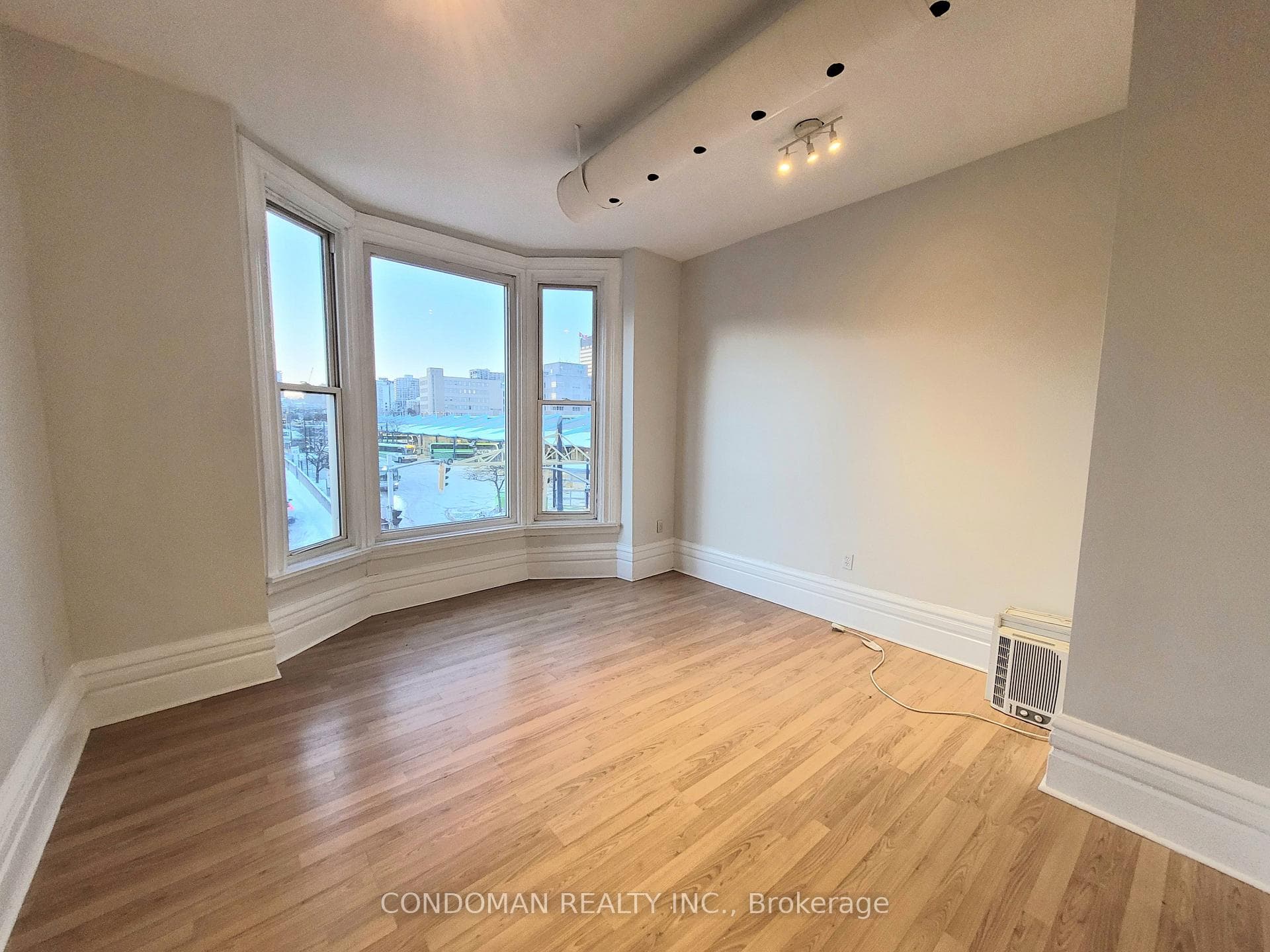 139 1/2 John Street Unit 4, Hamilton