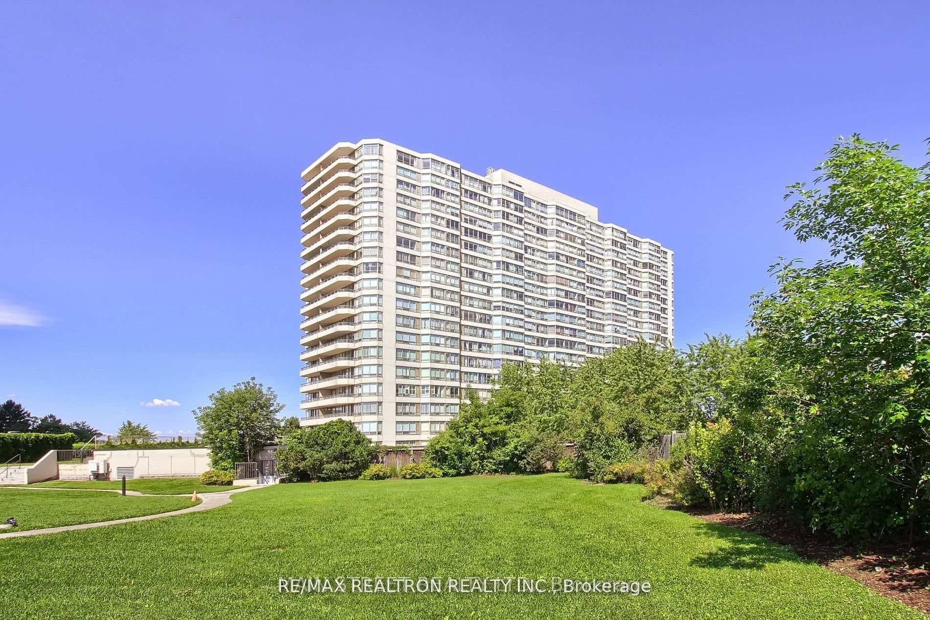 5 Greystone Walk Drive Unit 206, Dorset Park / Kennedy Park, ON M1K 5J5 - Photo 1