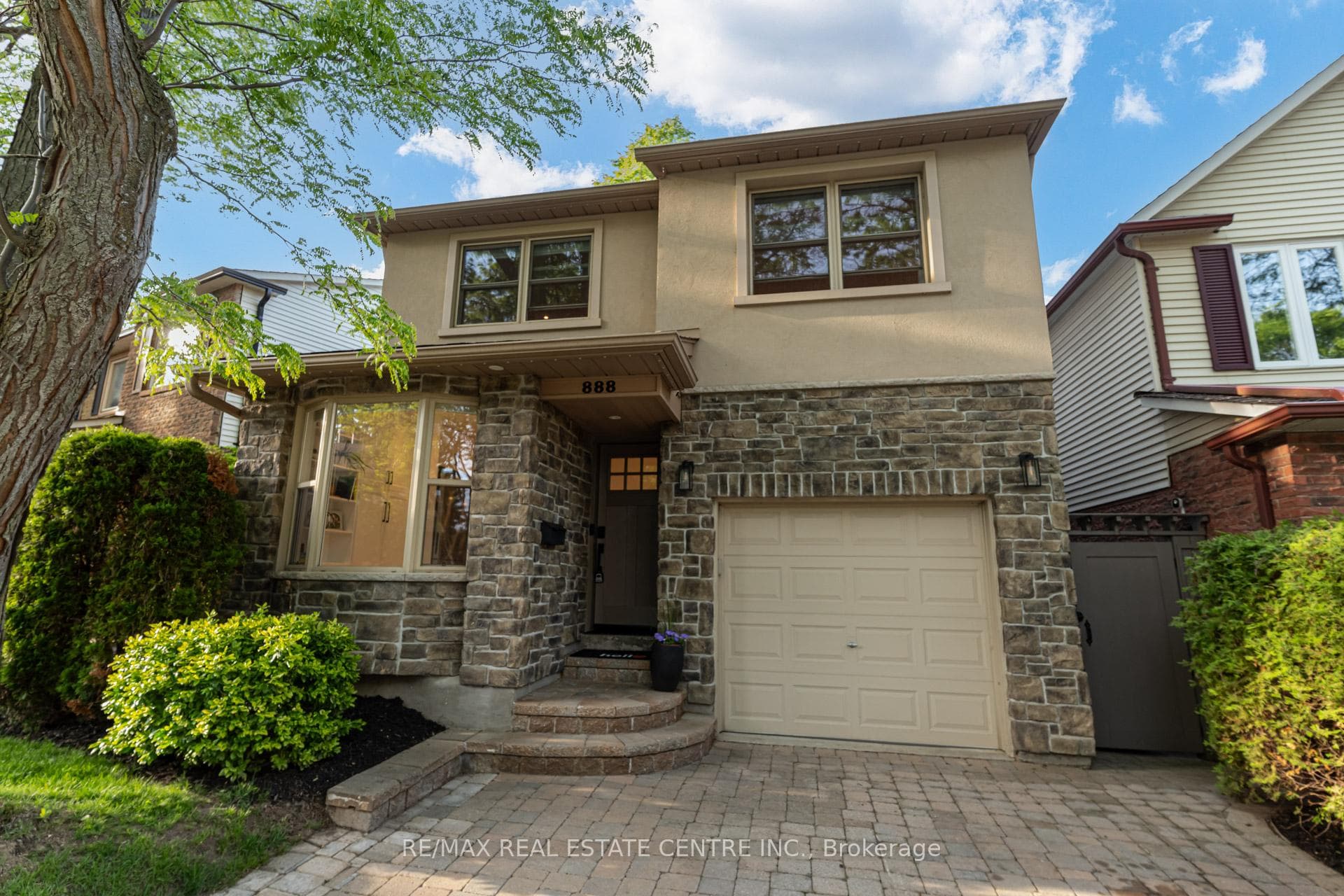 888 Sweetwater Crescent, Mississauga, ON L5H 4A8 - Photo 1