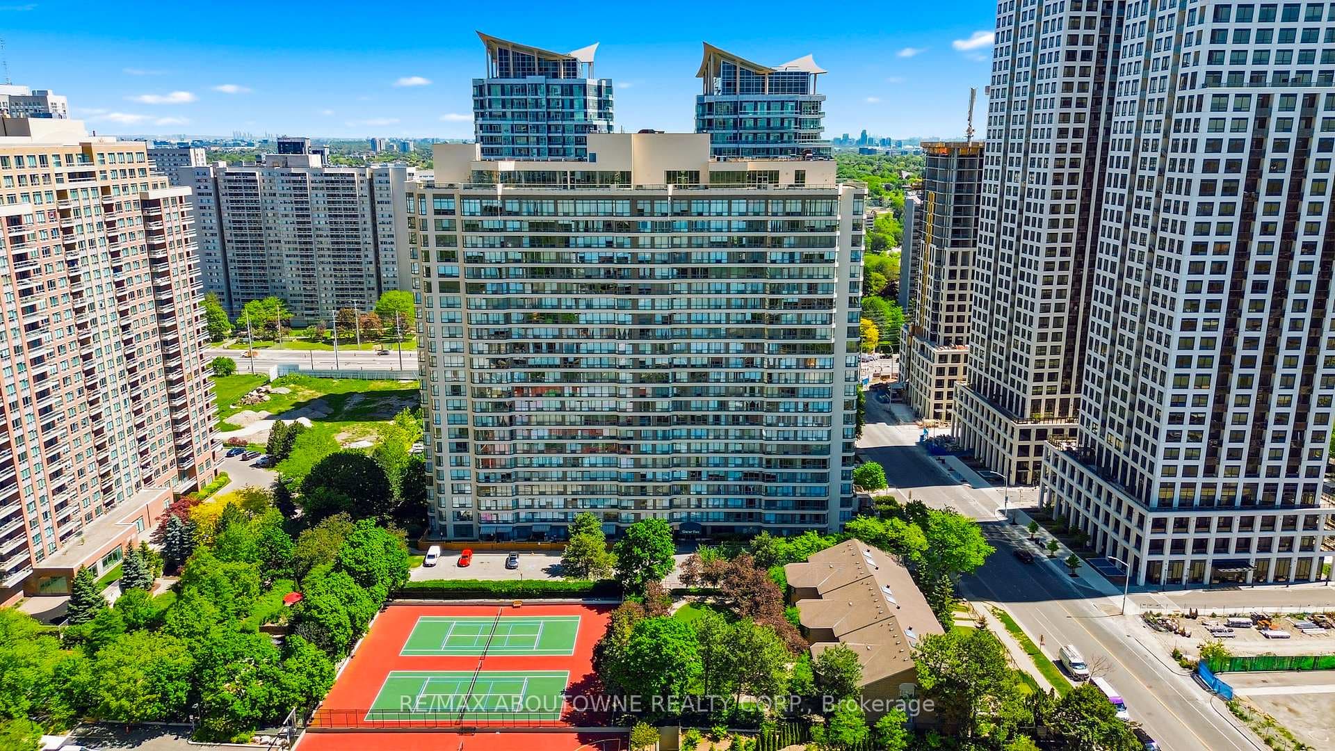 55 Elm Drive Unit 611, Mississauga, ON L5B 3Z3 - Photo 1