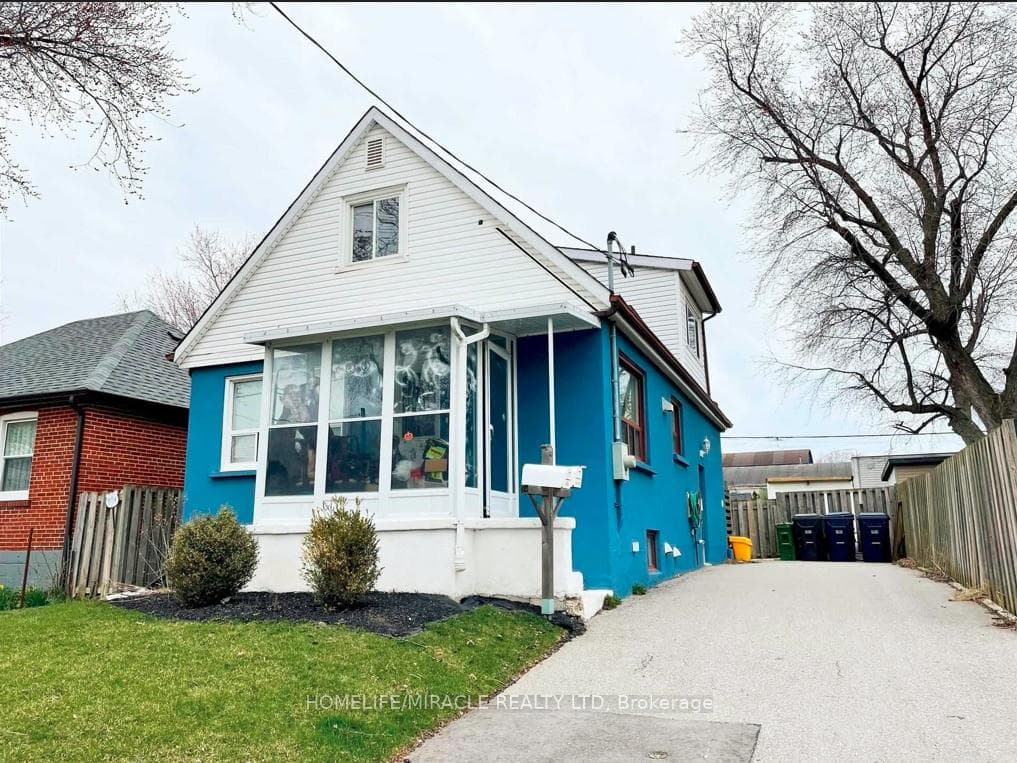 33 Jeavons Avenue Unit Entire House, Dorset Park / Kennedy Park, ON M1K 1S9 - Photo 1