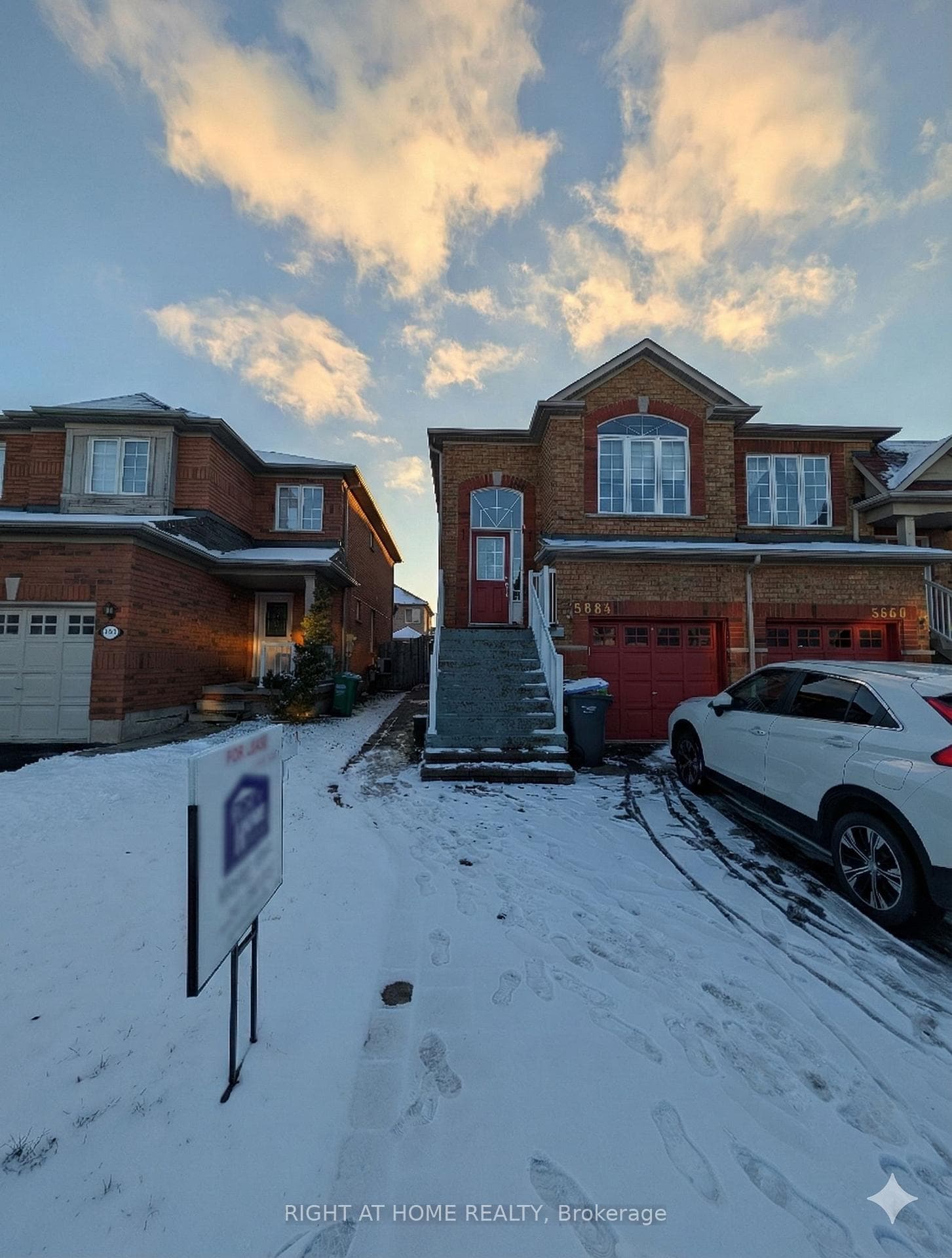 5864 Delle Donne Drive Unit Main Floor, Mississauga, ON L5M 7A3 - Photo 1