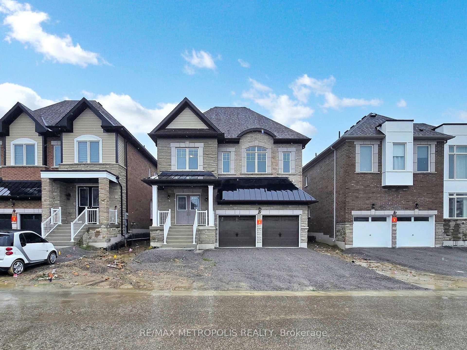 21 La Reine Avenue, Richmond Hill, ON L4E 2Y8 - Photo 1