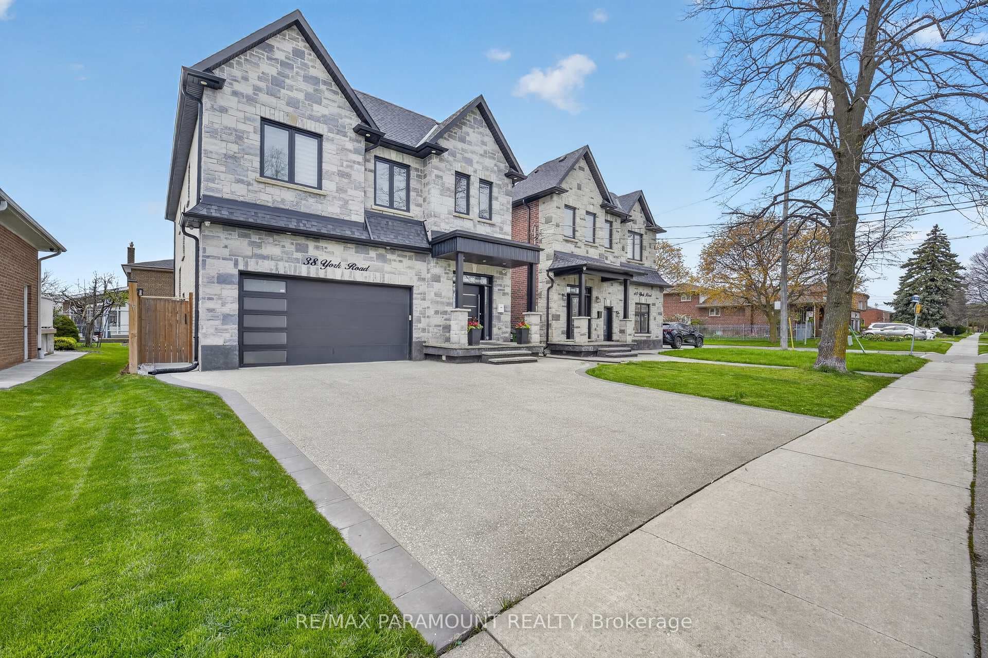 38 York Road, Toronto W09