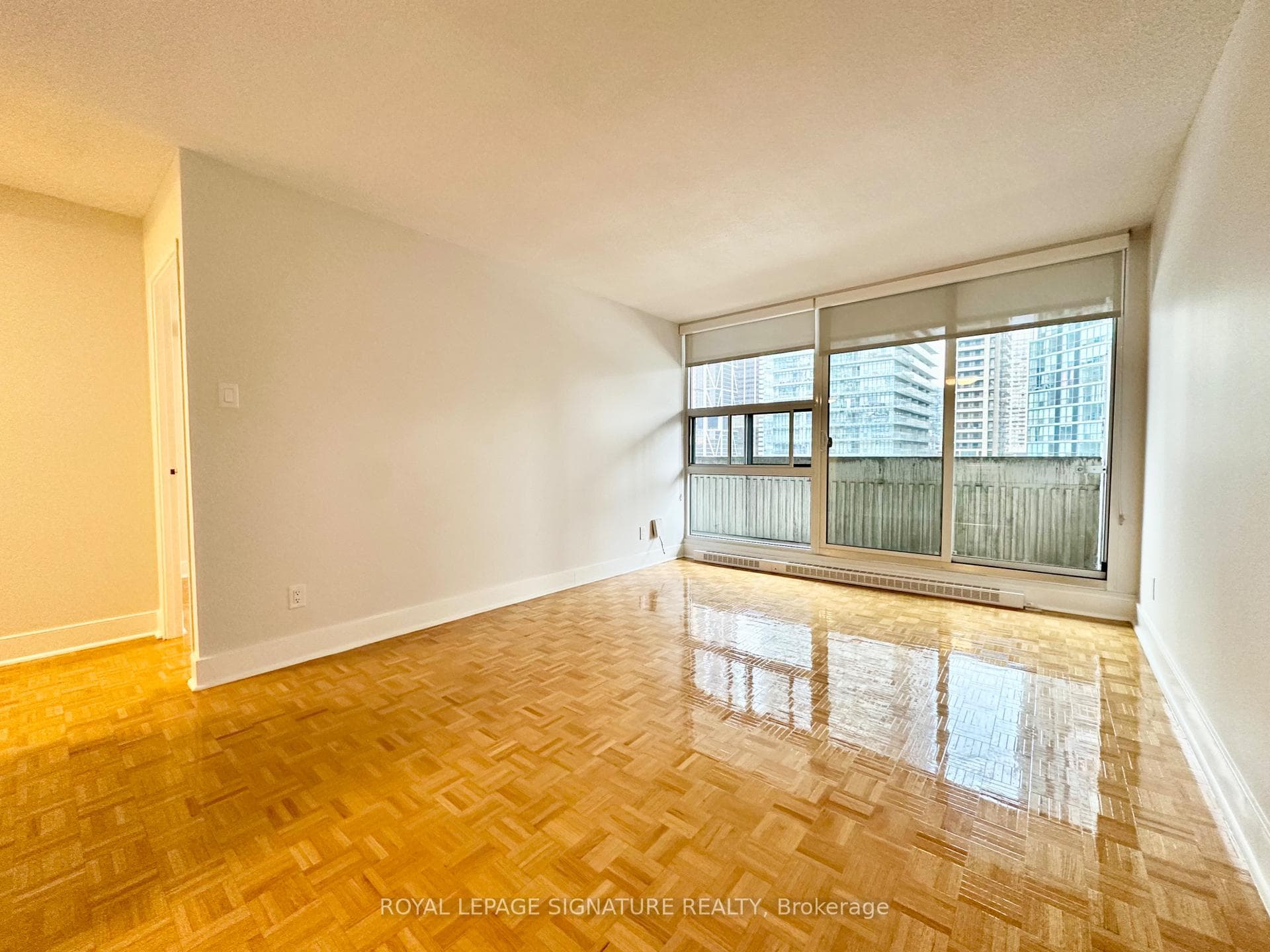 33 Isabella Street Unit 2110, Regent Park / Cabbagetown / St. James Town, ON M4Y 2P7 - Photo 1