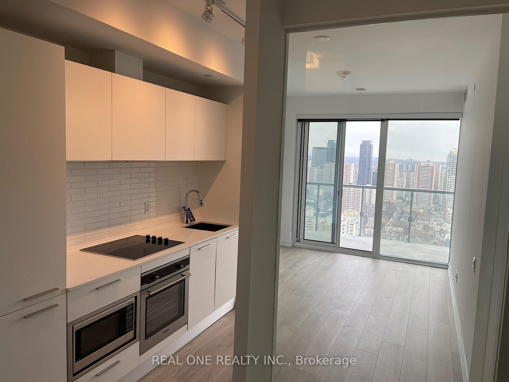 3 Gloucester Street Unit 3704, Regent Park / Cabbagetown / St. James Town, ON M4Y 0C6 - Photo 1